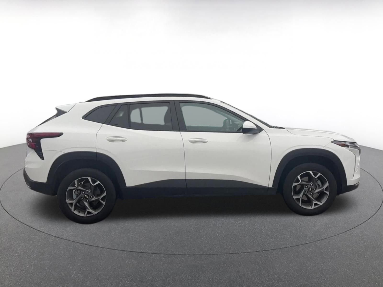 Thumbnail: 2025 Chevrolet Trax - 16