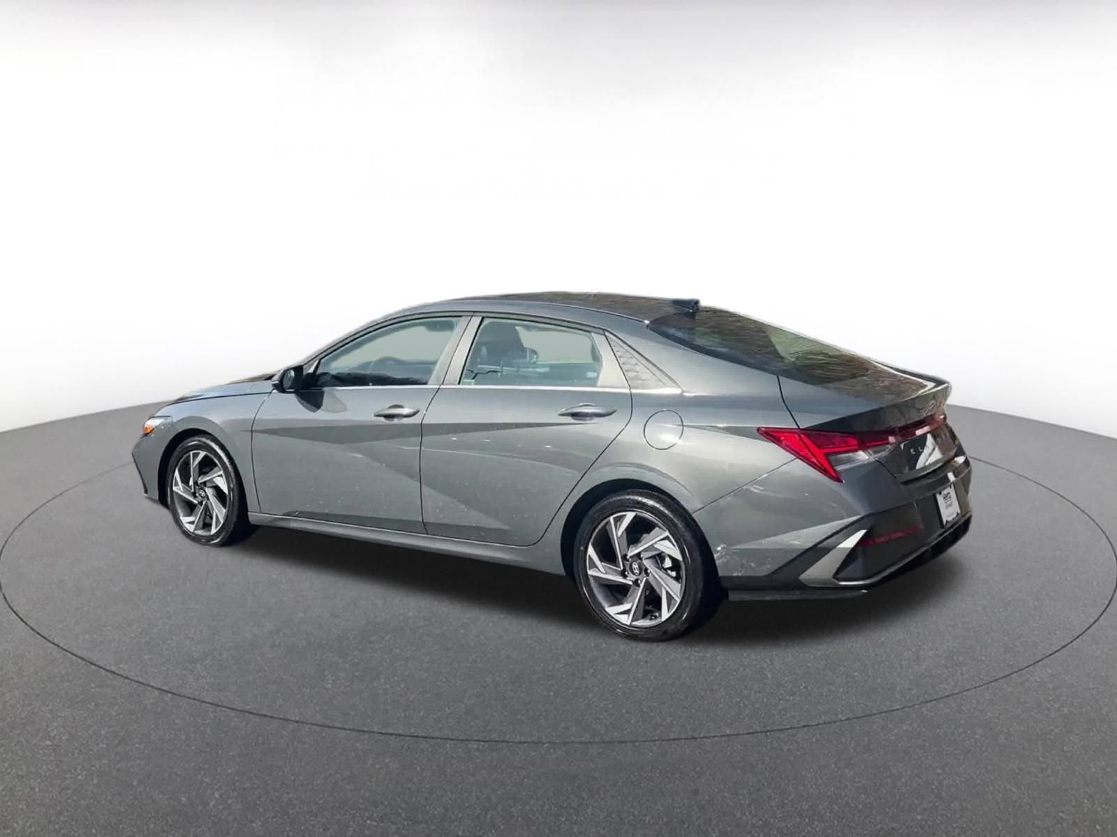 Thumbnail: 2025 Hyundai Elantra - 10