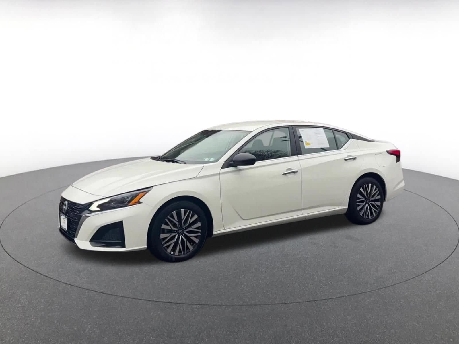 Thumbnail: 2025 Nissan Altima - 8