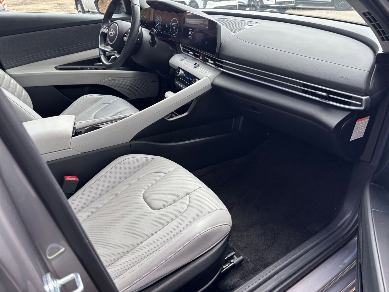 Thumbnail: 2025 Hyundai Elantra - 25