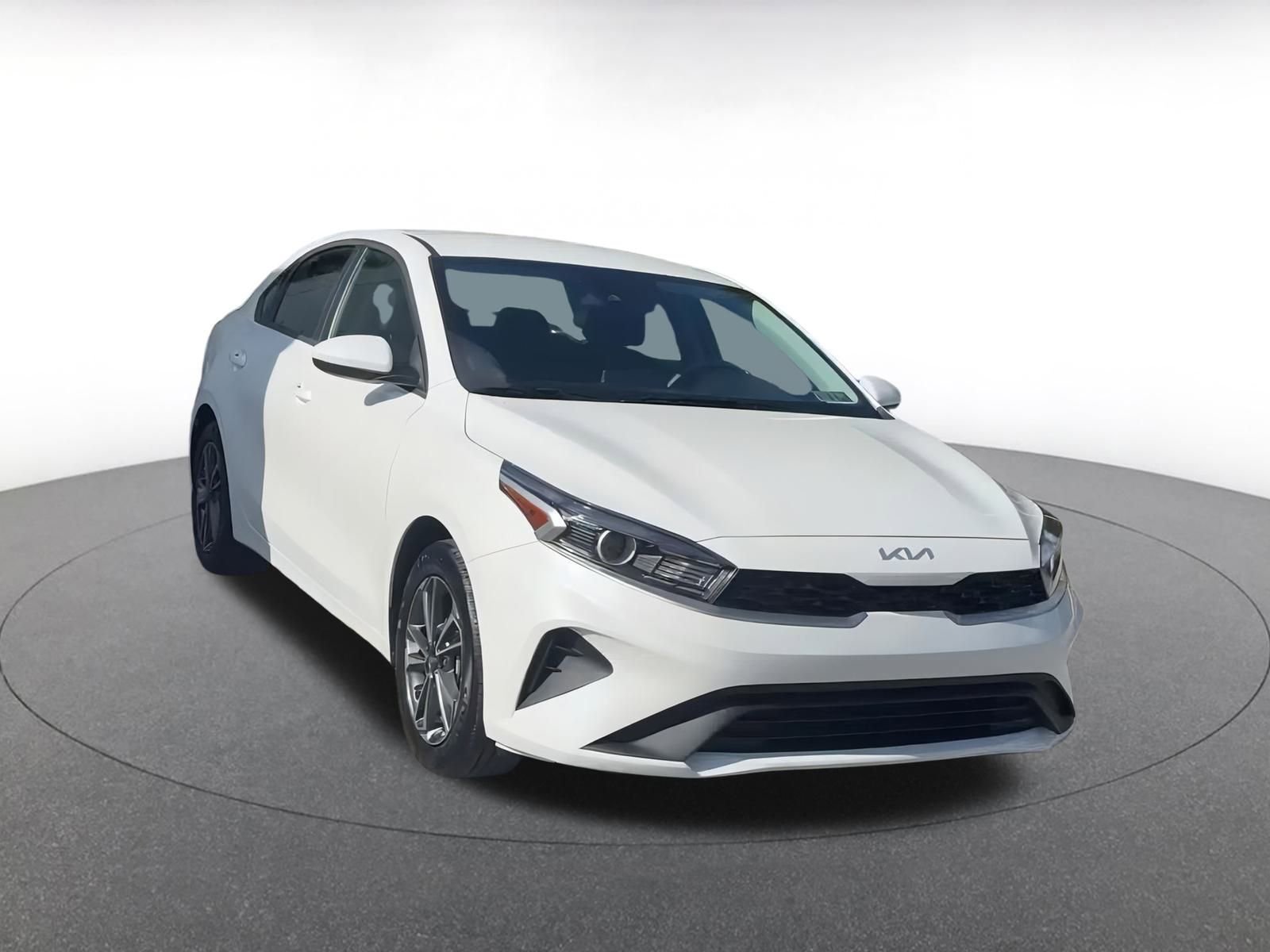 Thumbnail: 2024 Kia Forte - 3
