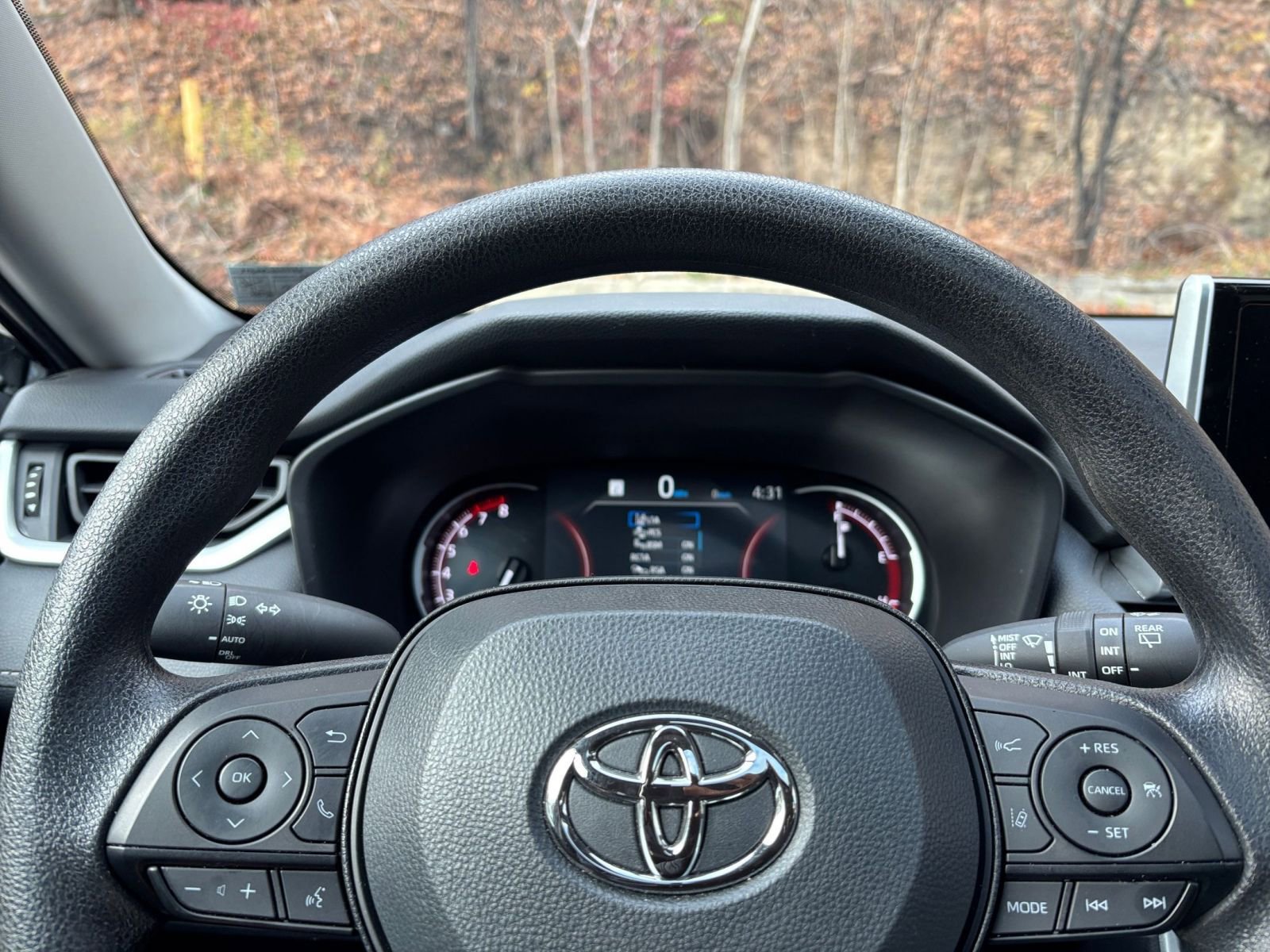 Thumbnail: 2025 Toyota RAV4 - 28