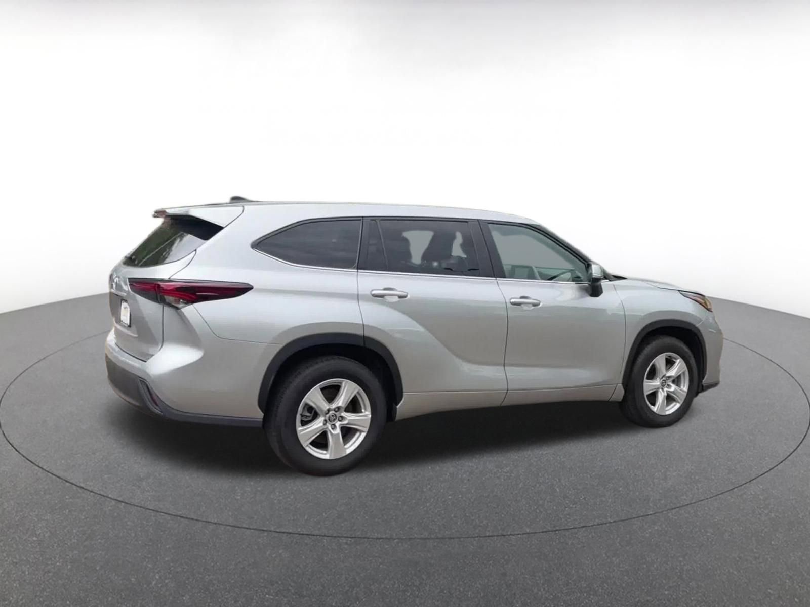 Thumbnail: 2025 Toyota Highlander - 15