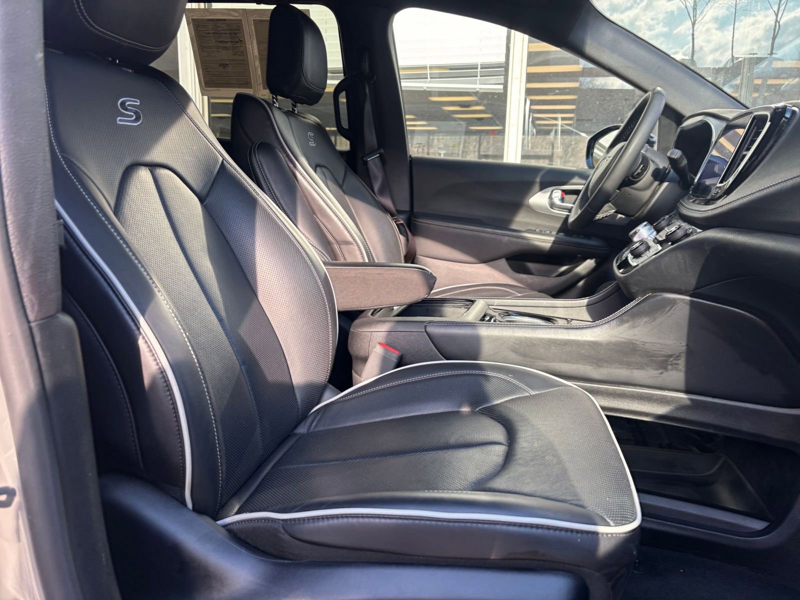 Thumbnail: 2025 Chrysler Pacifica - 28