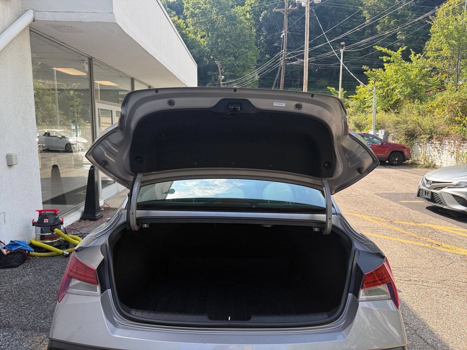 Thumbnail: 2025 Hyundai Elantra - 32