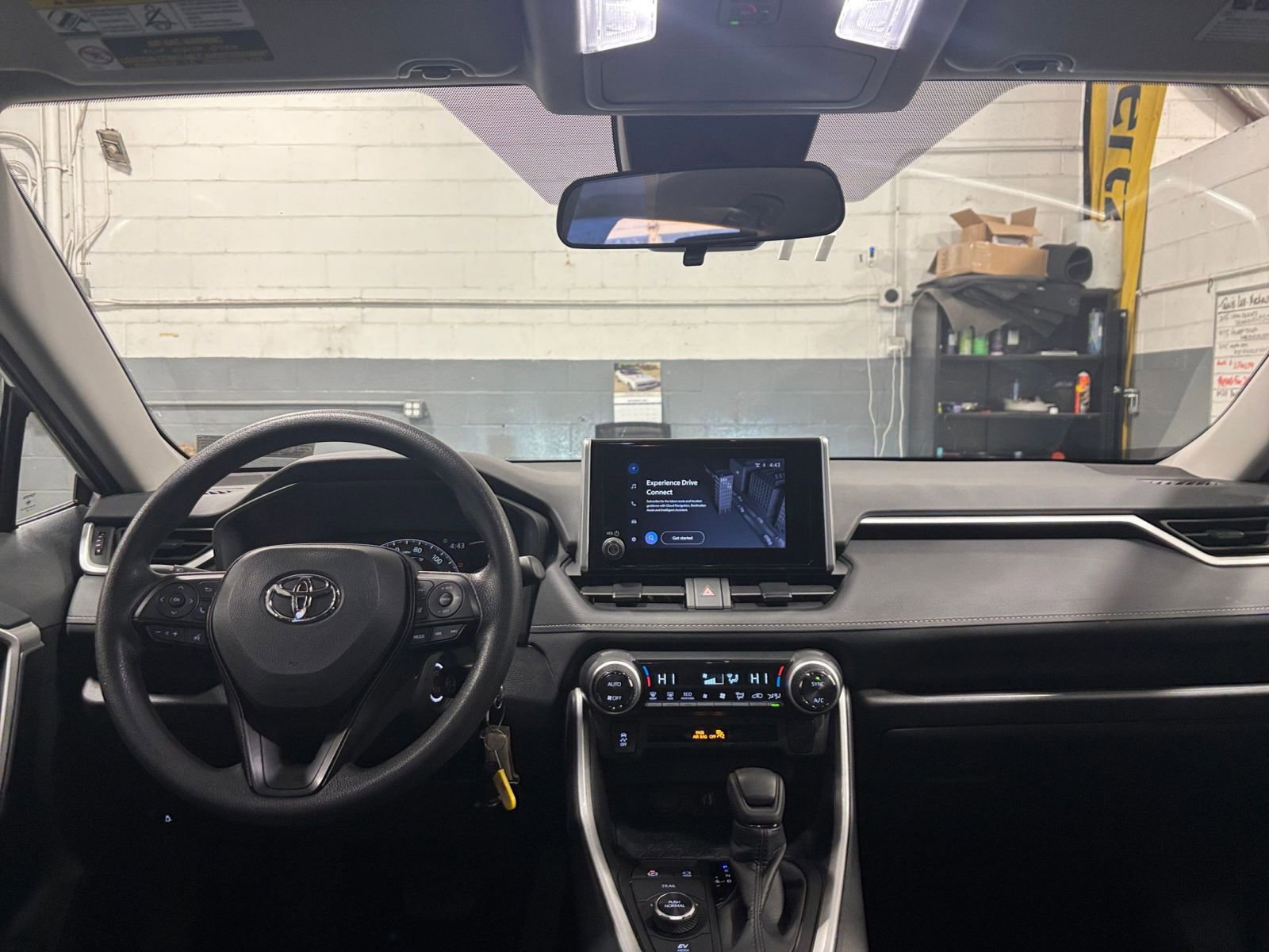 Thumbnail: 2025 Toyota RAV4 - 32