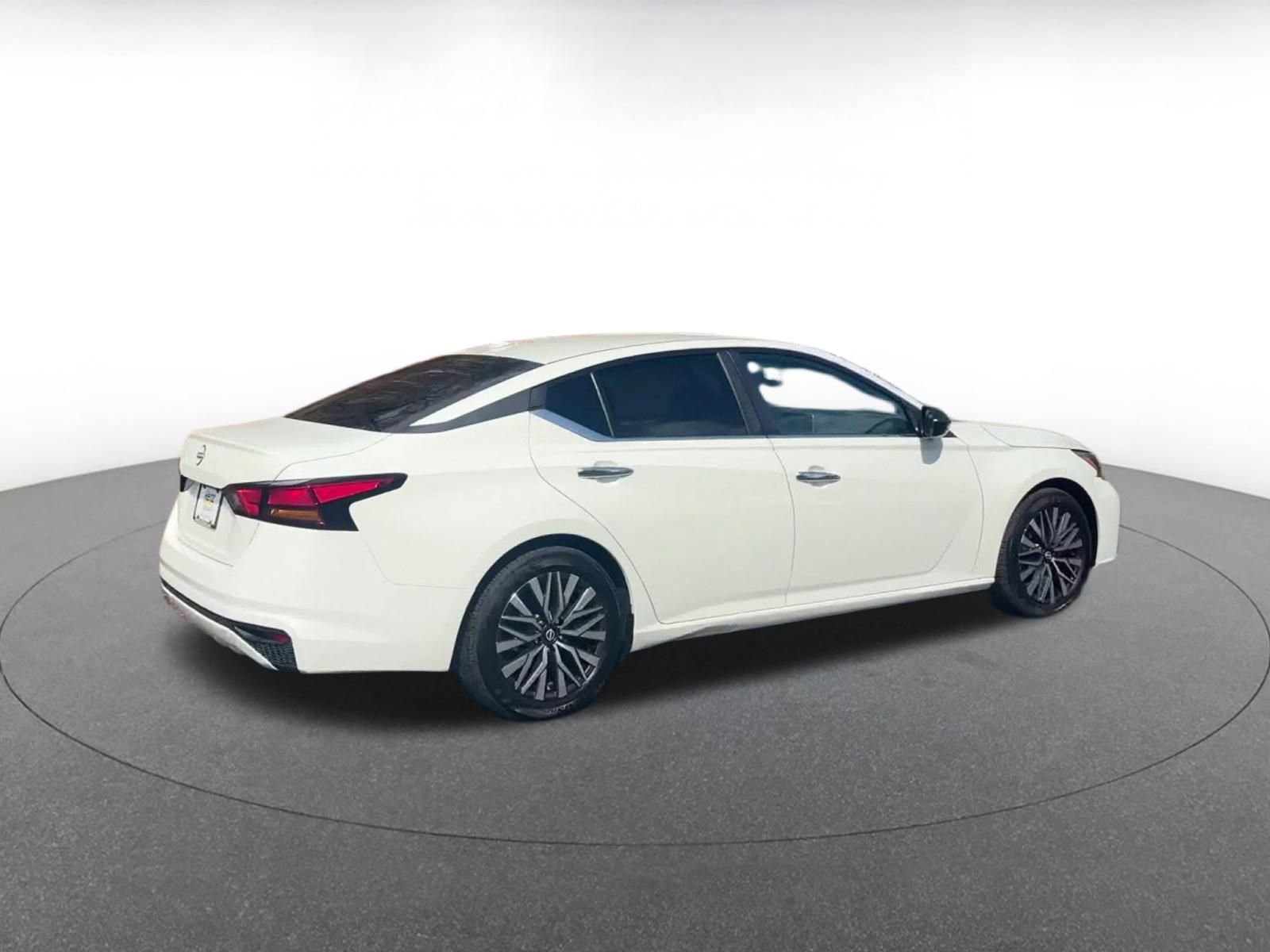 Thumbnail: 2025 Nissan Altima - 15