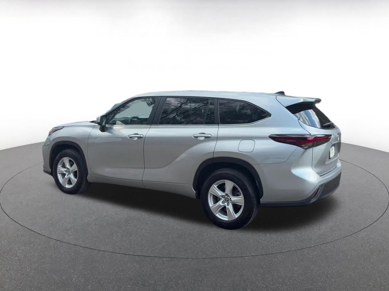 Thumbnail: 2025 Toyota Highlander - 8