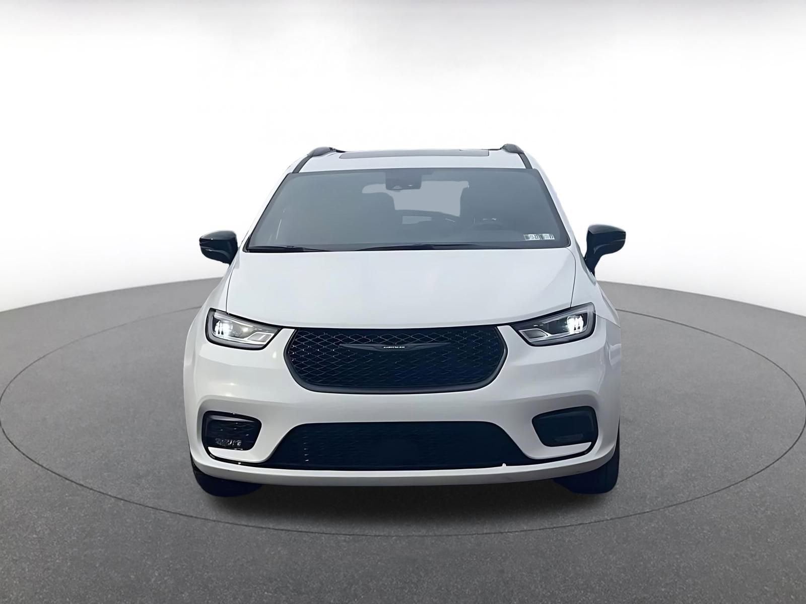 Thumbnail: 2025 Chrysler Pacifica - 4