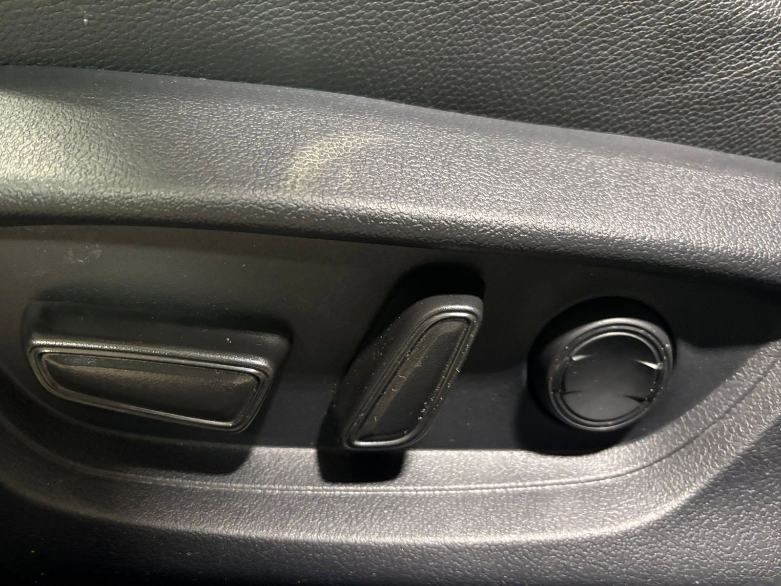 Thumbnail: 2025 Toyota Camry - 25