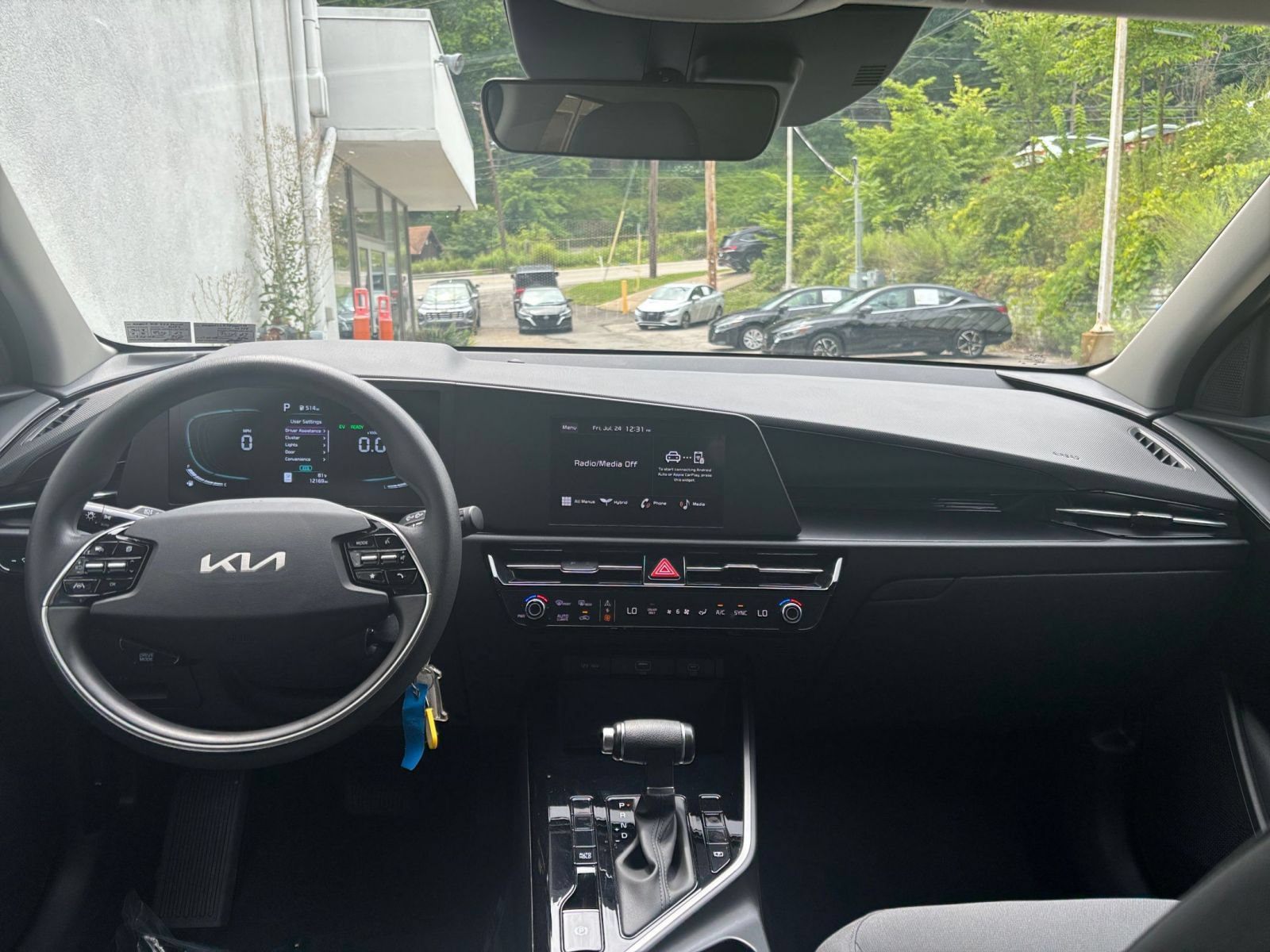 Thumbnail: 2026 Kia Niro - 32