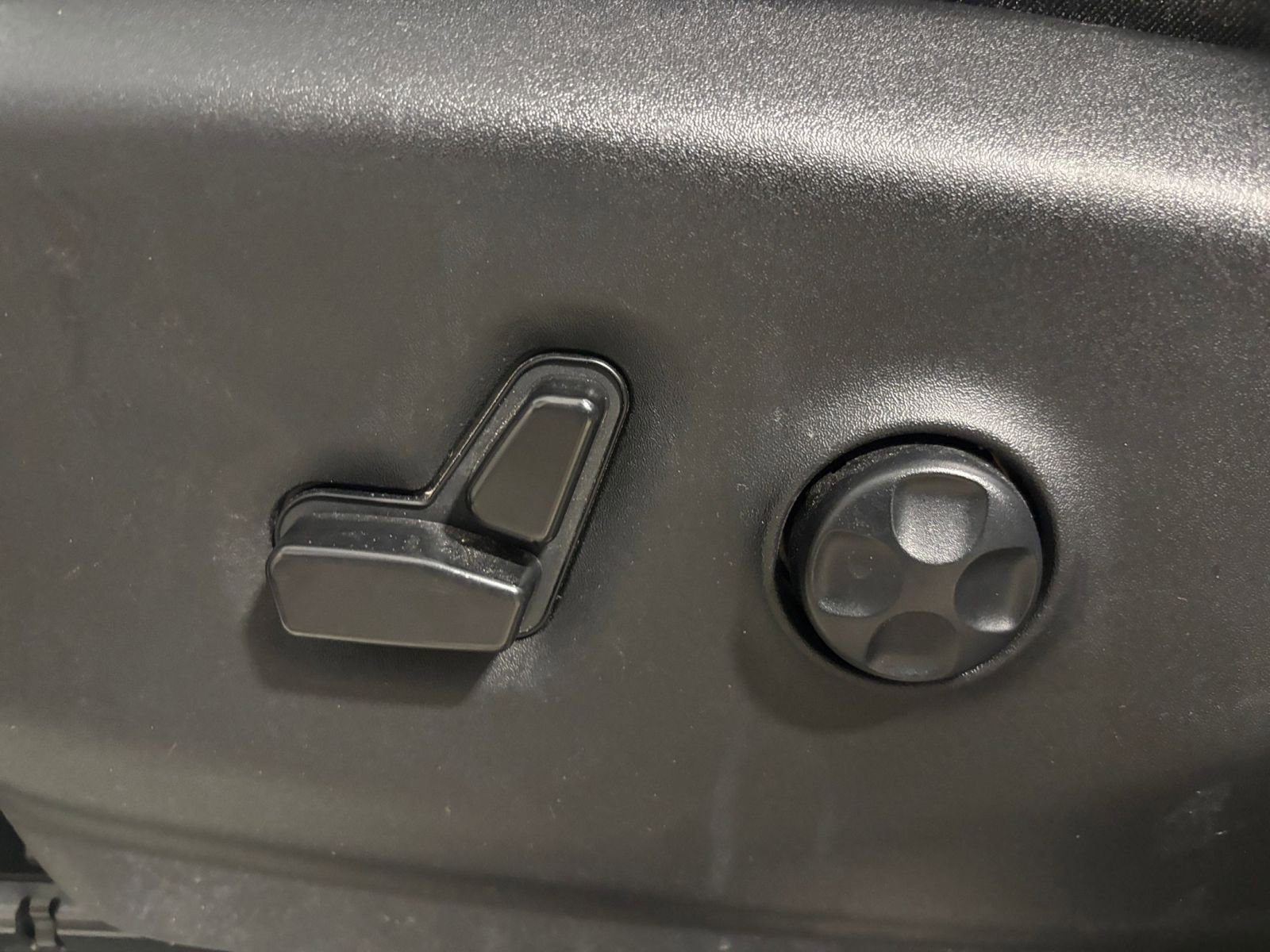 Thumbnail: 2023 Chrysler Pacifica - 22