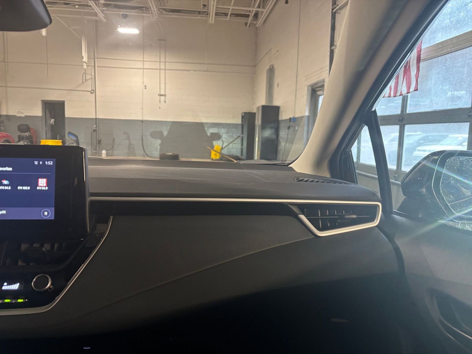 Thumbnail: 2025 Toyota Corolla - 34