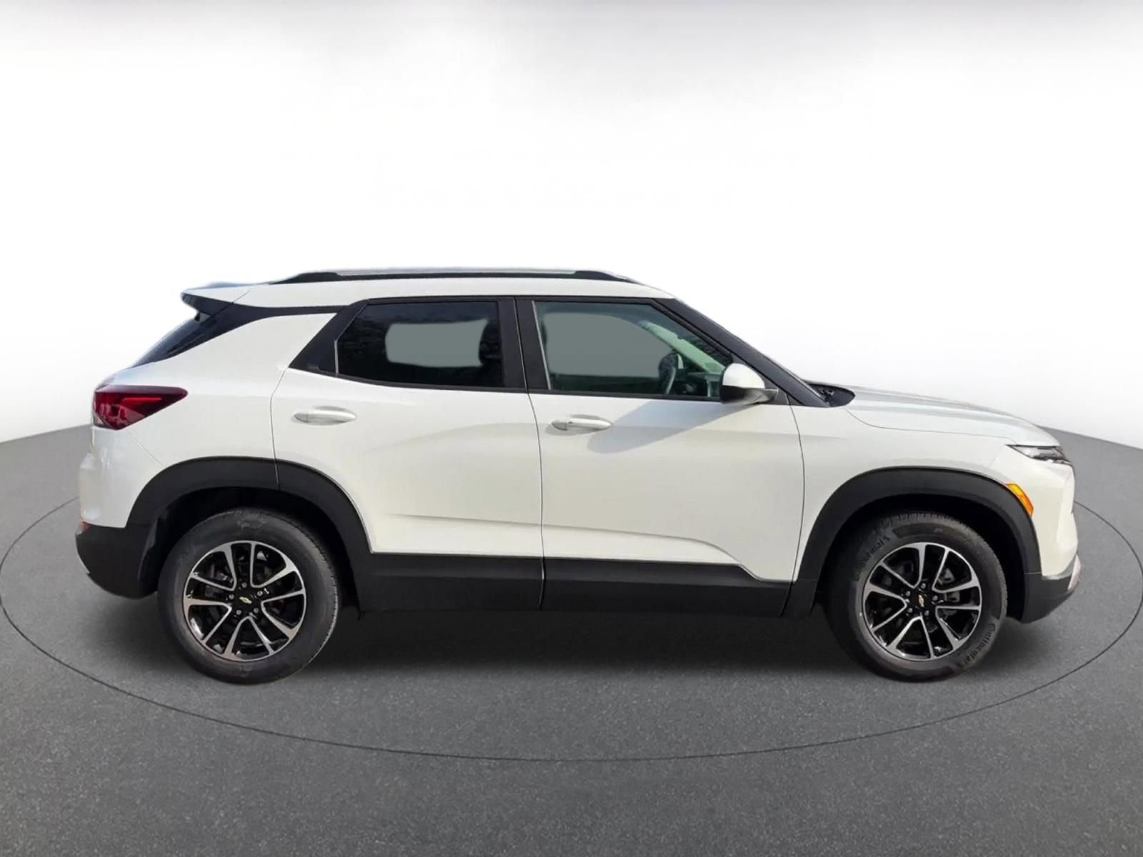 Thumbnail: 2025 Chevrolet TrailBlazer - 16