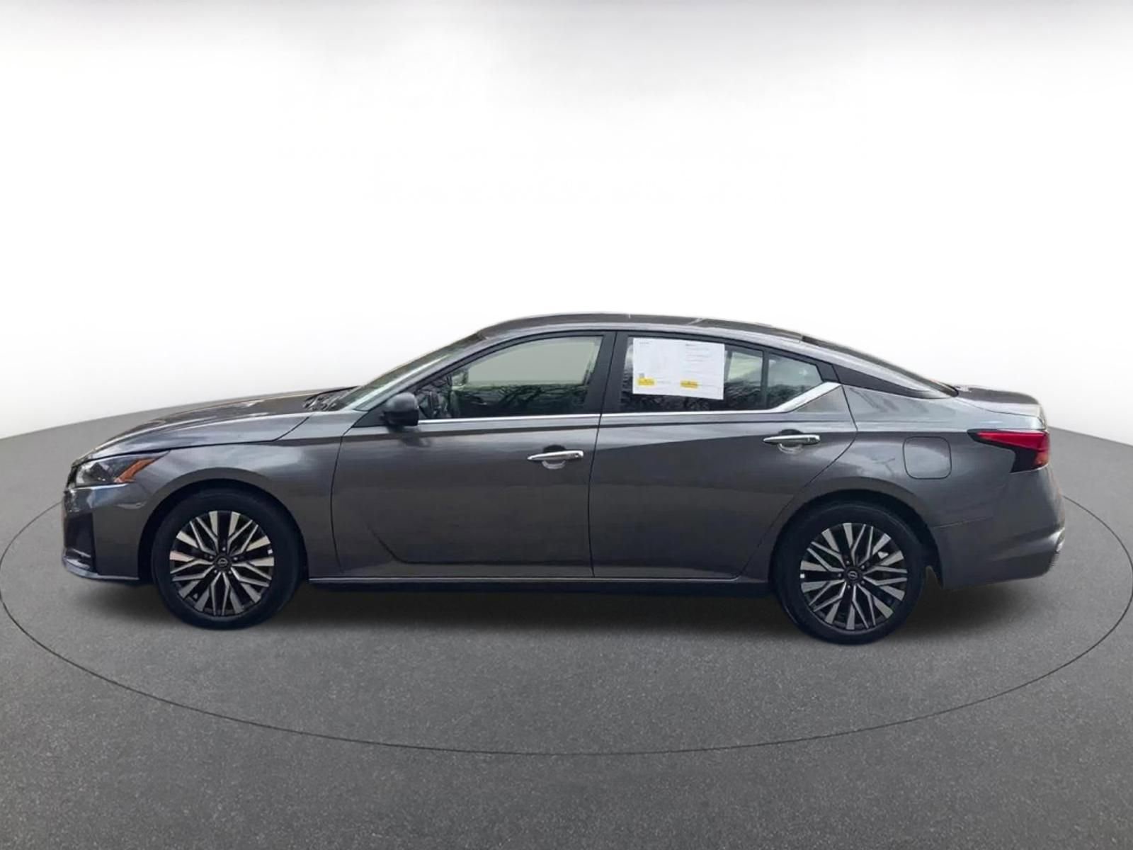 Thumbnail: 2025 Nissan Altima - 9