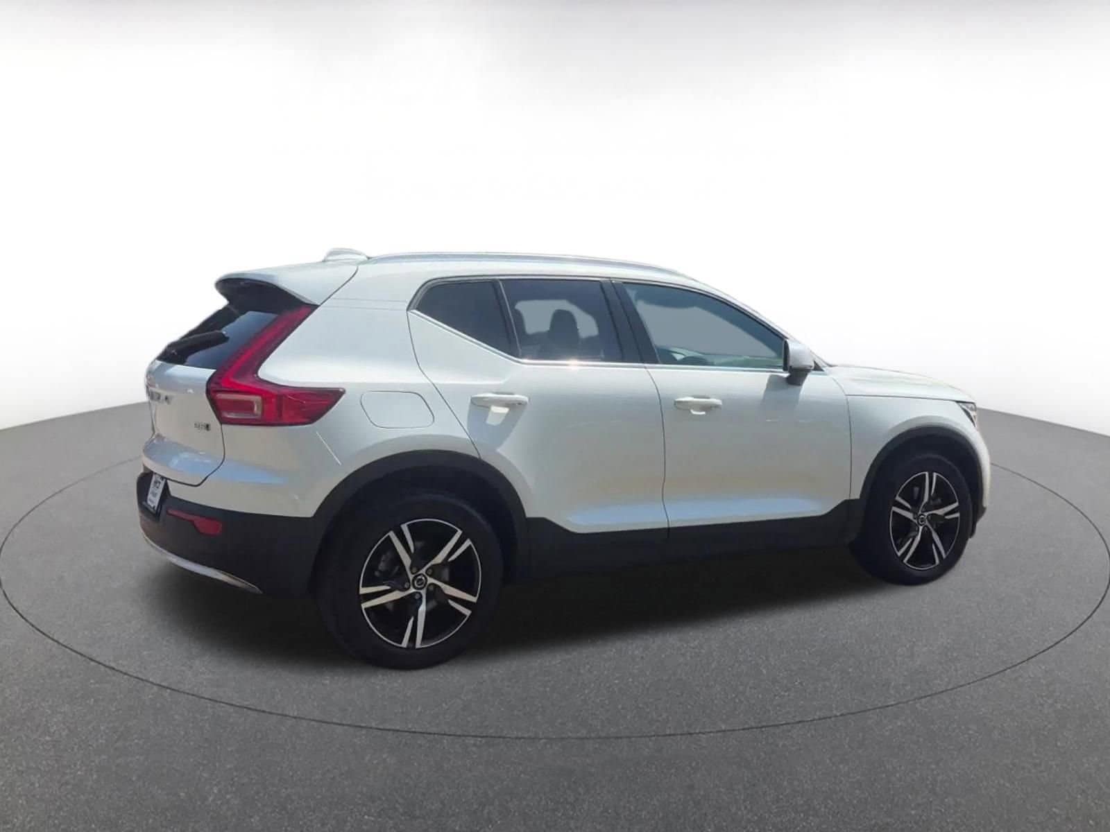 Thumbnail: 2024 Volvo XC40 - 15