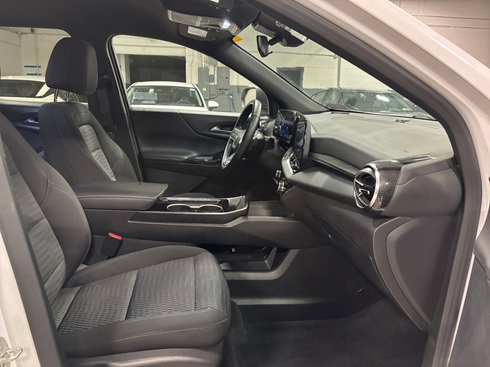 Thumbnail: 2025 Chevrolet Equinox - 25