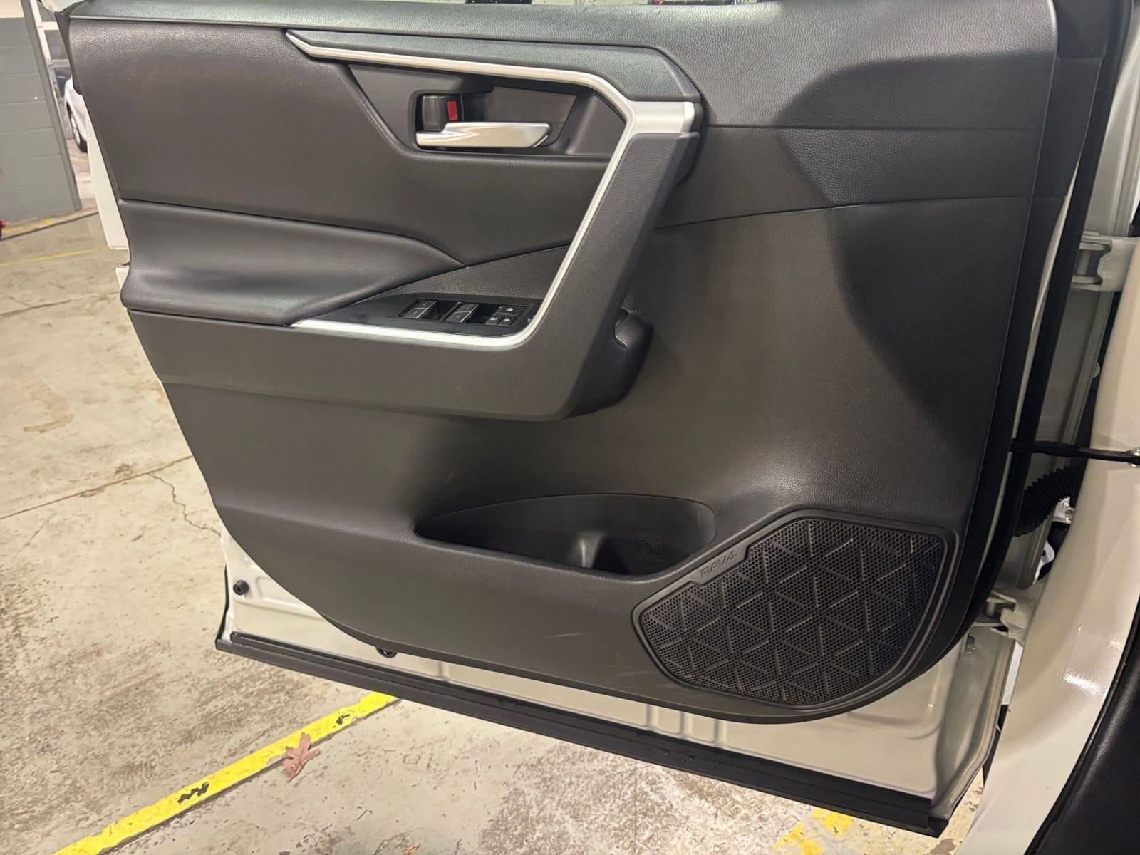 Thumbnail: 2025 Toyota RAV4 - 20