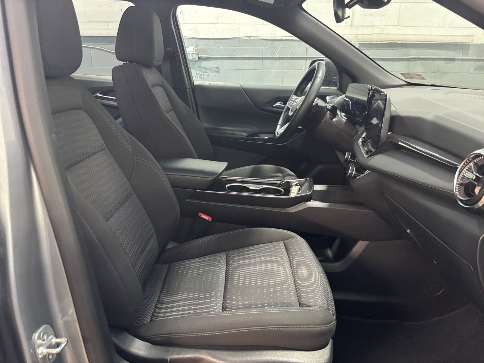 Thumbnail: 2025 Chevrolet Equinox - 25