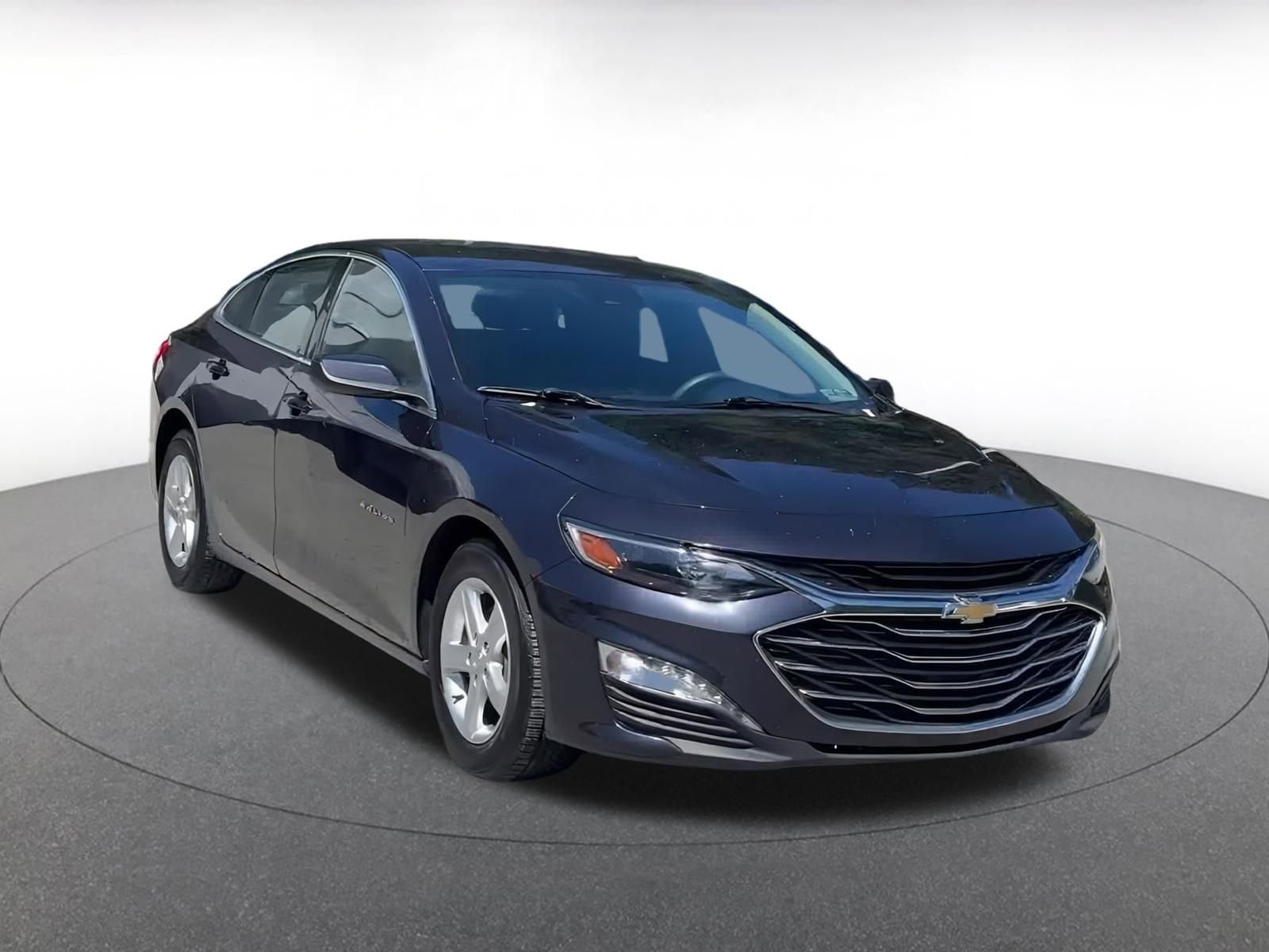 Thumbnail: 2023 Chevrolet Malibu - 3