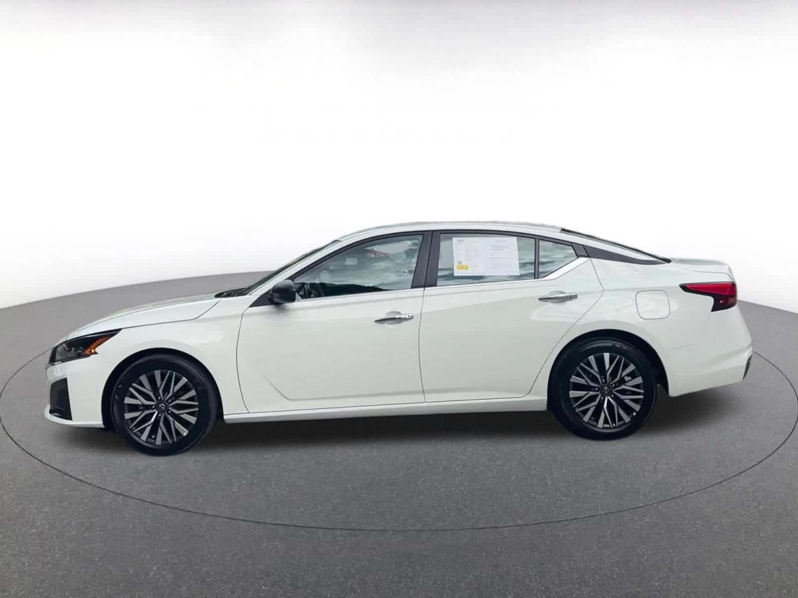 Thumbnail: 2025 Nissan Altima - 9