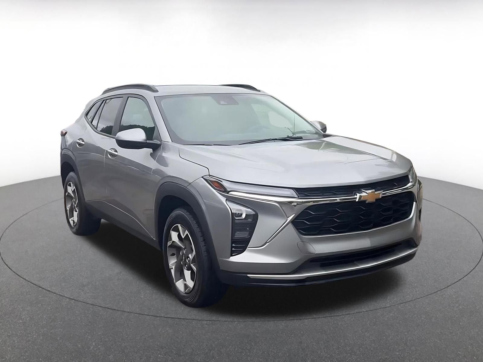 Thumbnail: 2025 Chevrolet Trax - 3