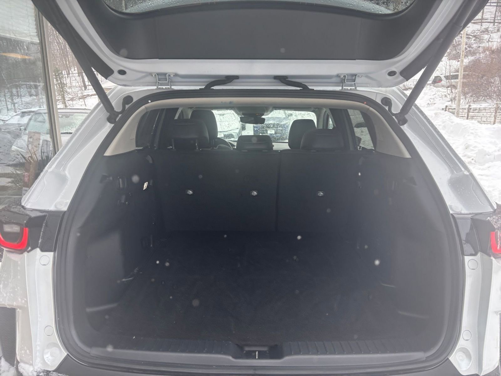 Thumbnail: 2025 Mazda CX-50 - 32