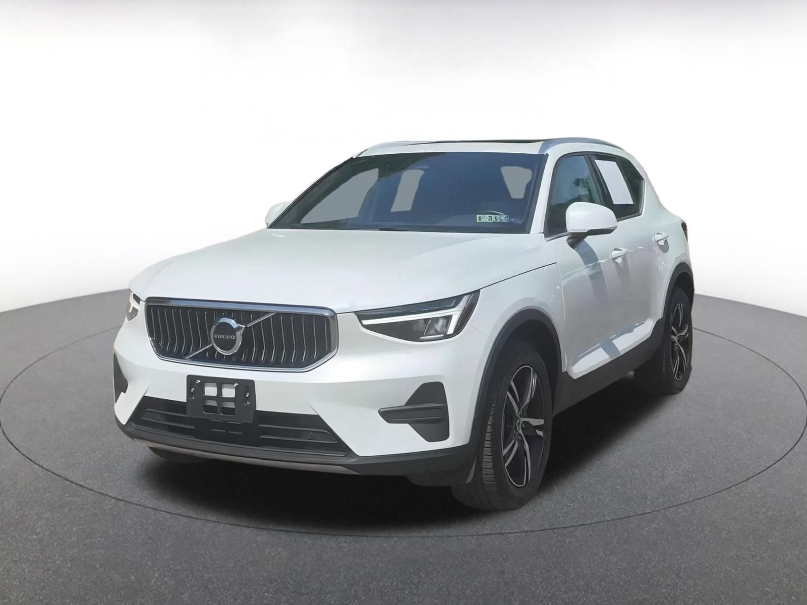 Thumbnail: 2024 Volvo XC40 - 7