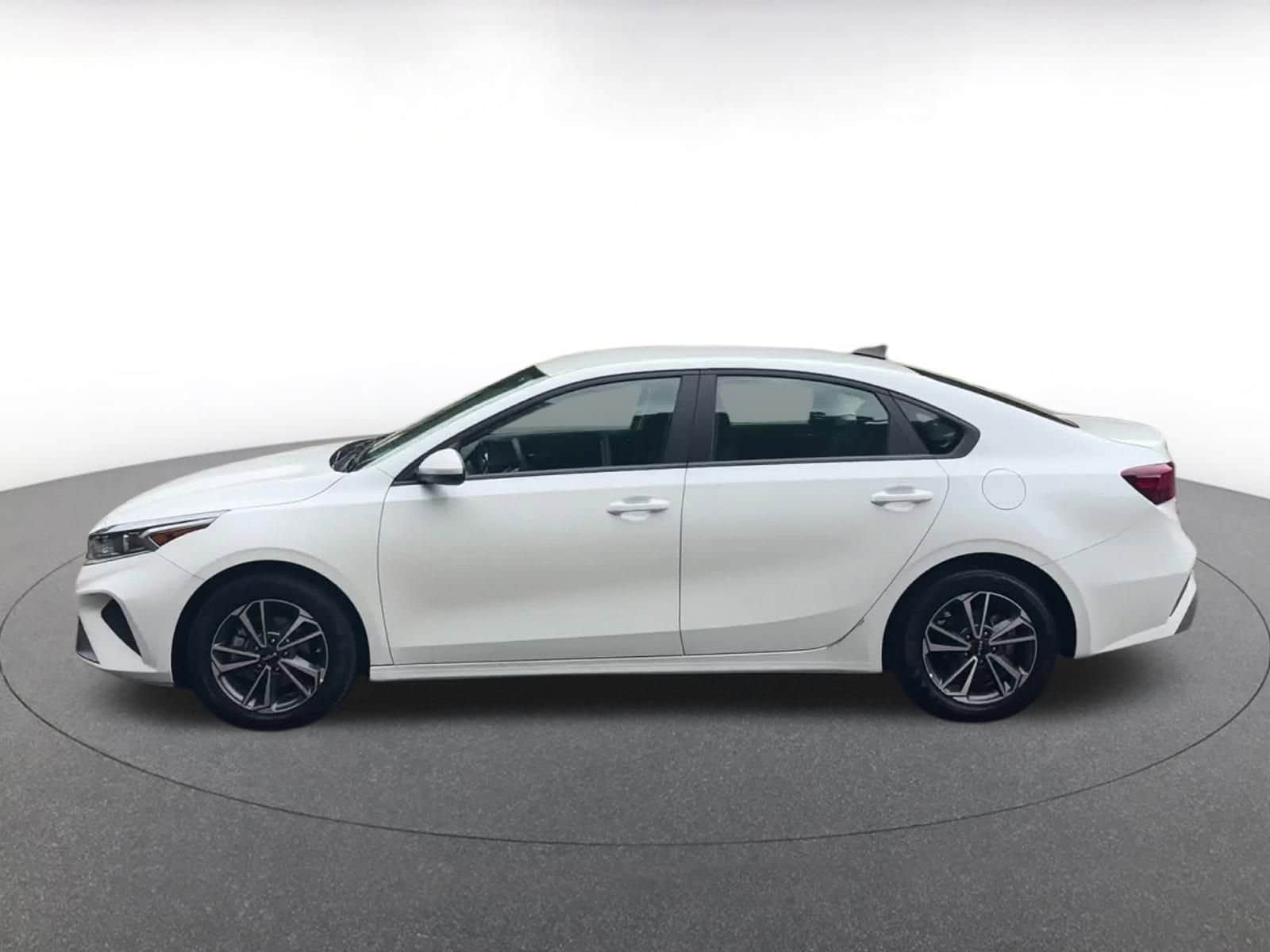 Thumbnail: 2024 Kia Forte - 8