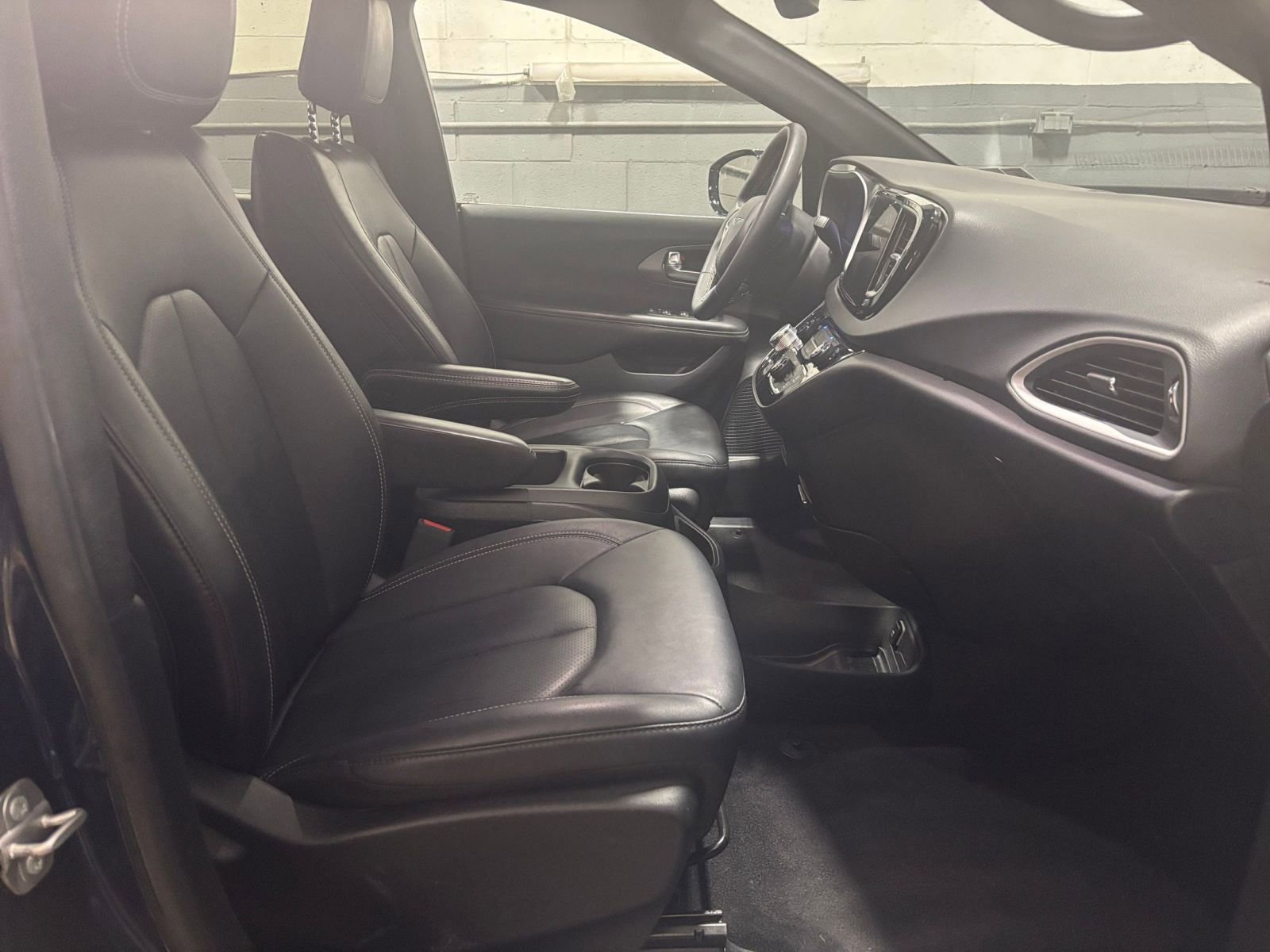 Thumbnail: 2025 Chrysler Pacifica - 27