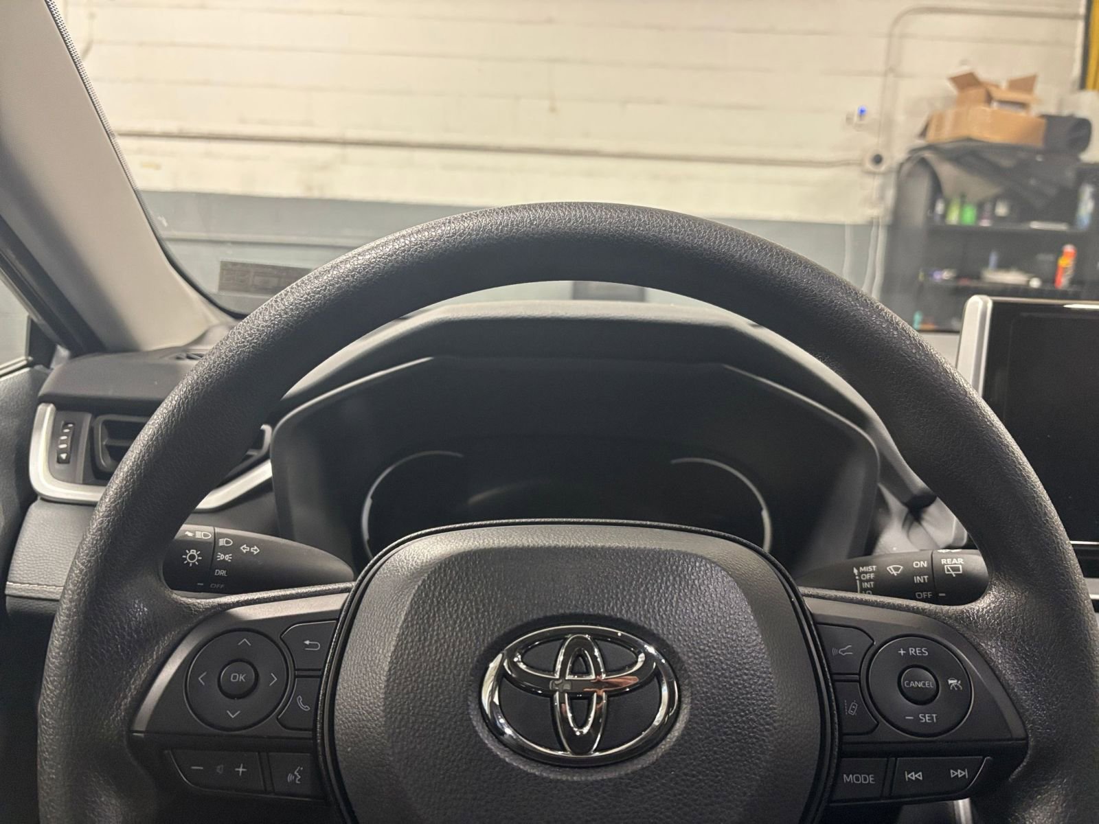 Thumbnail: 2025 Toyota RAV4 - 27