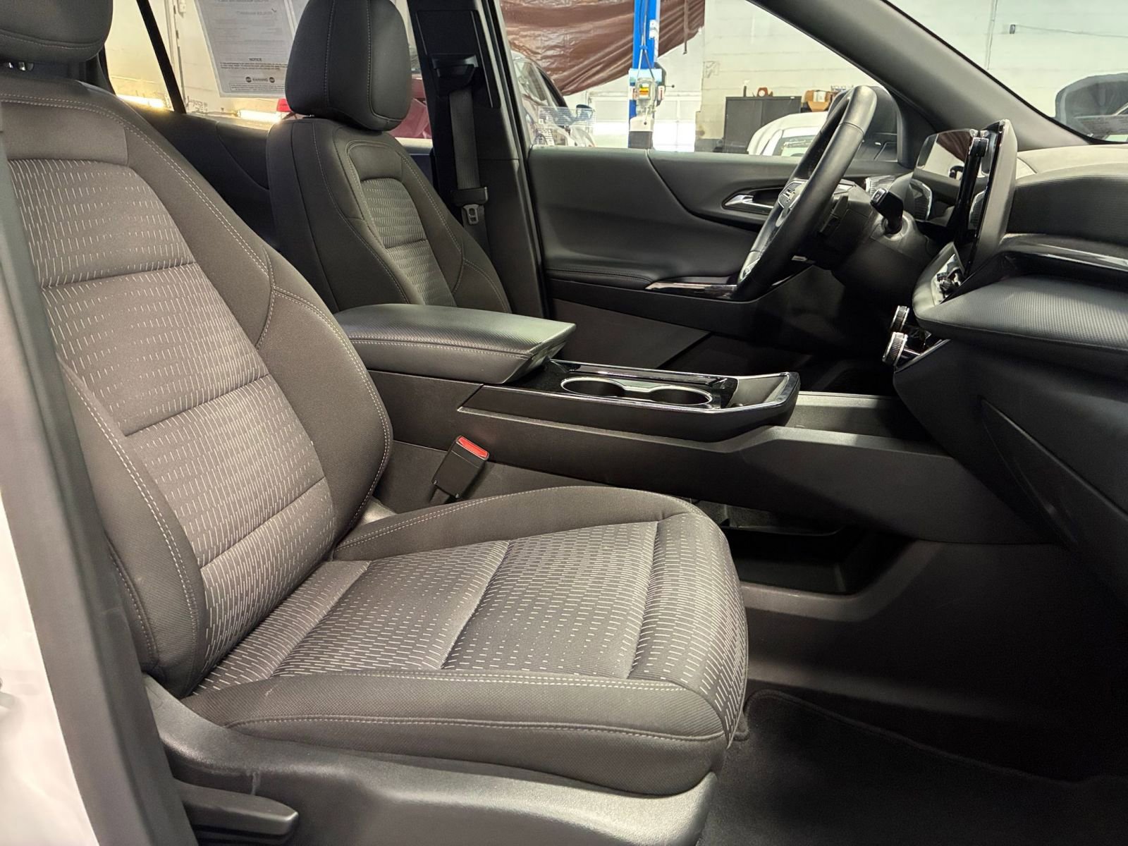 Thumbnail: 2025 Chevrolet Equinox - 27