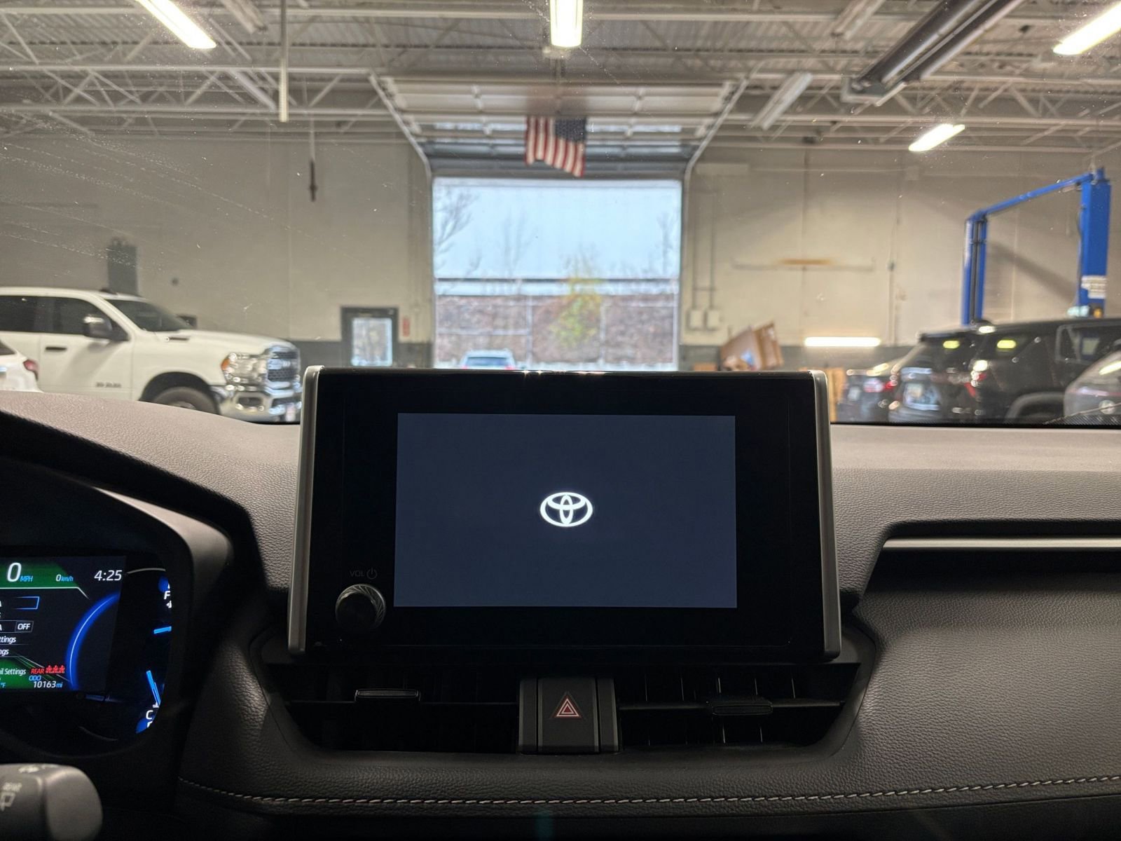 Thumbnail: 2025 Toyota RAV4 - 21