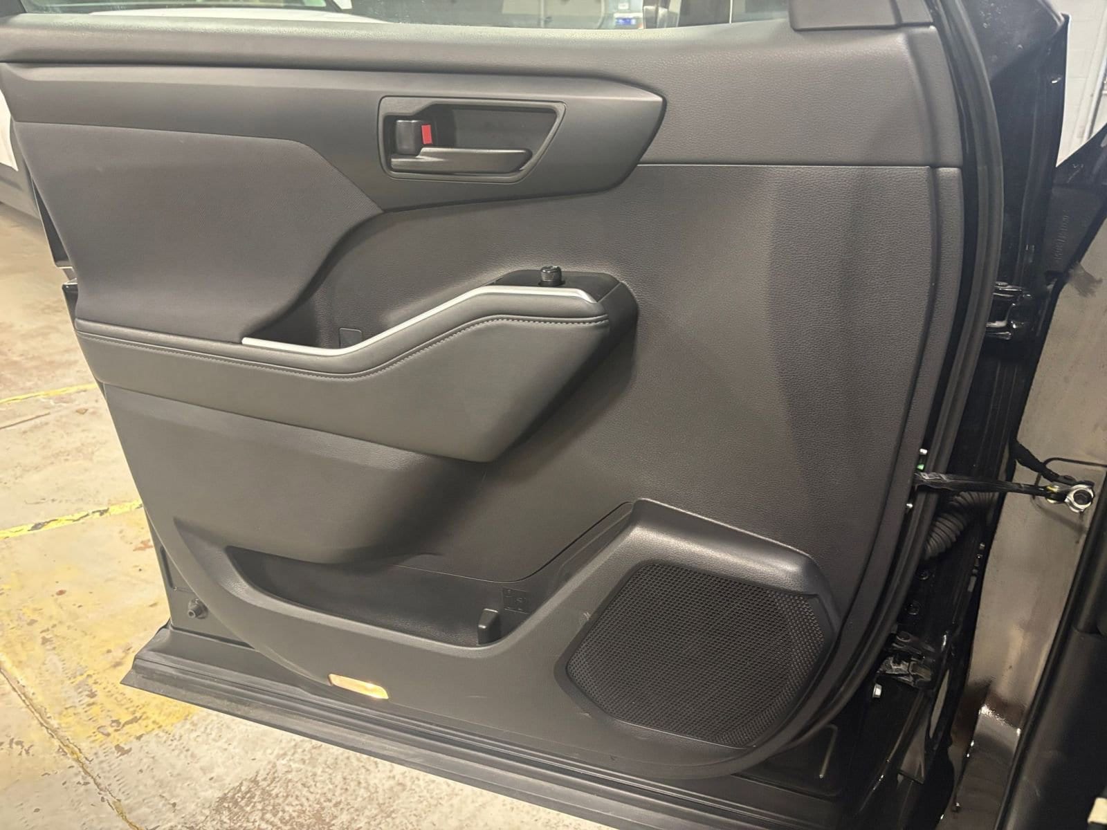 Thumbnail: 2025 Toyota Highlander - 20