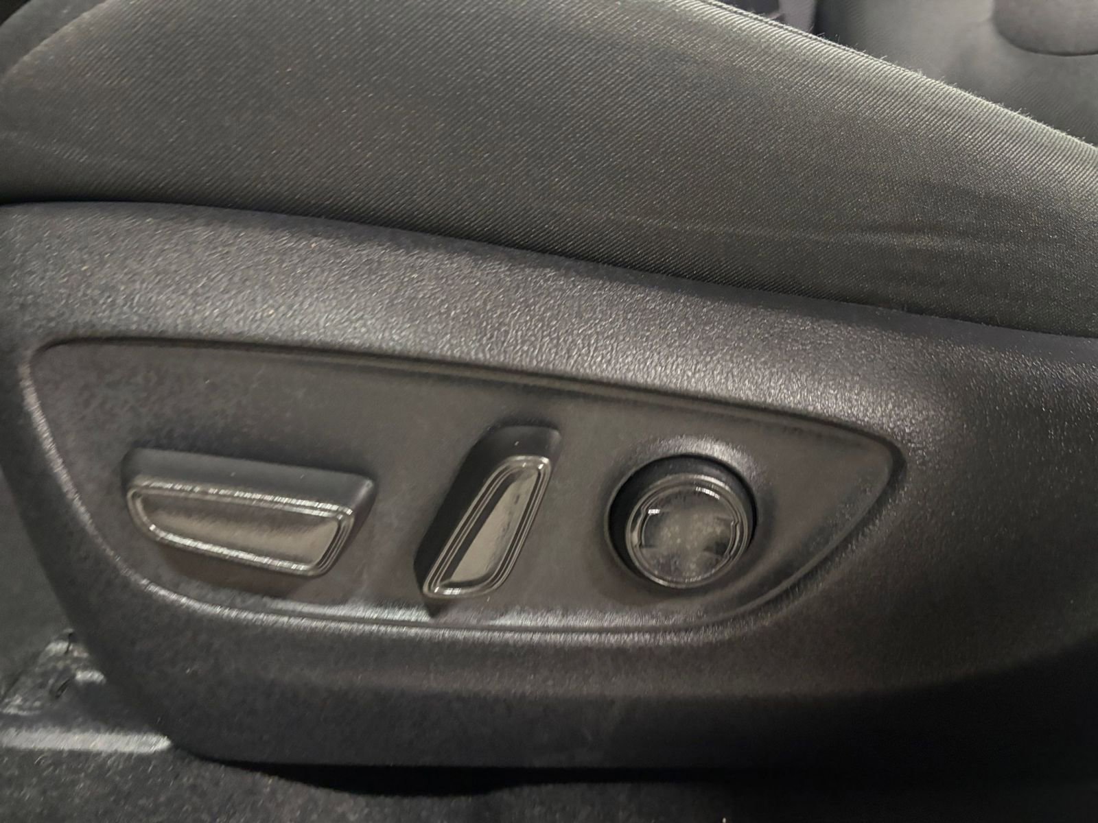 Thumbnail: 2025 Toyota RAV4 - 23