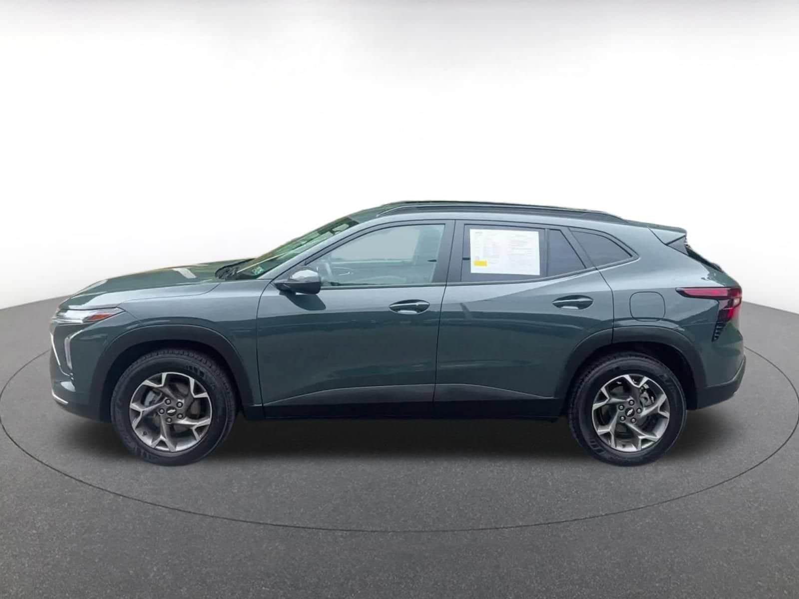 Thumbnail: 2025 Chevrolet Trax - 8