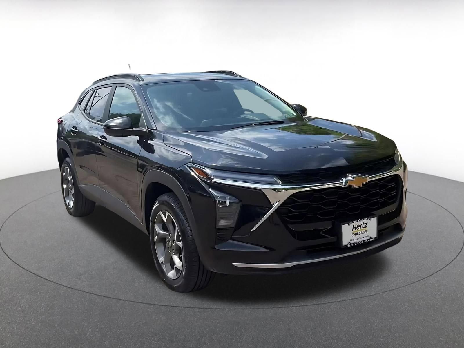 Thumbnail: 2025 Chevrolet Trax - 3