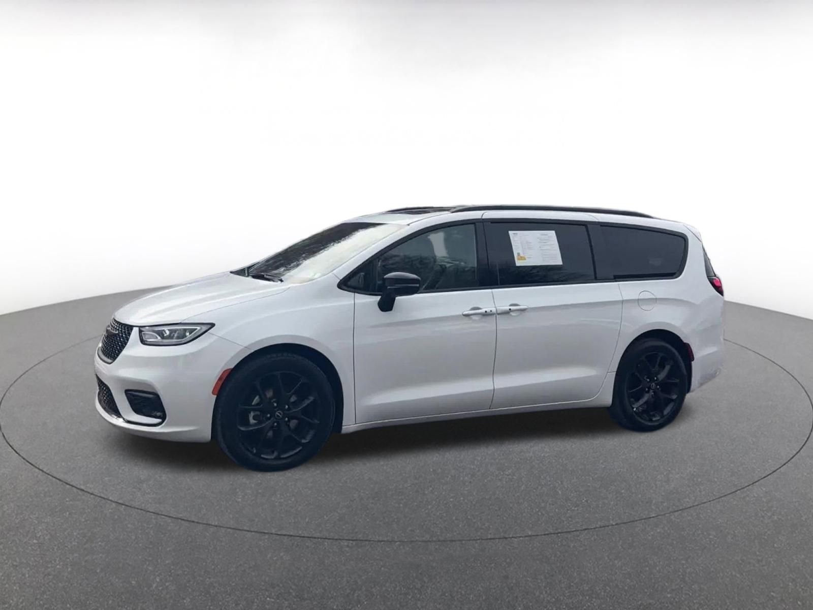 Thumbnail: 2025 Chrysler Pacifica - 8