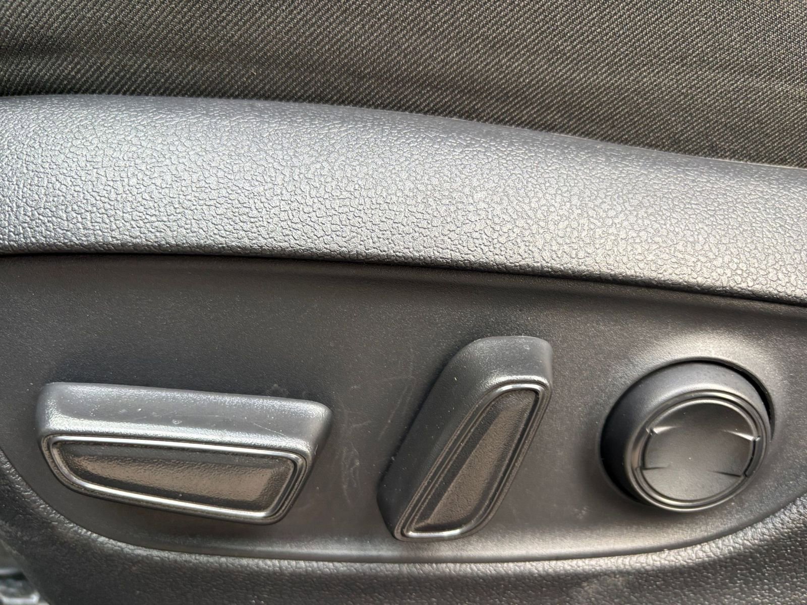 Thumbnail: 2025 Toyota RAV4 - 23