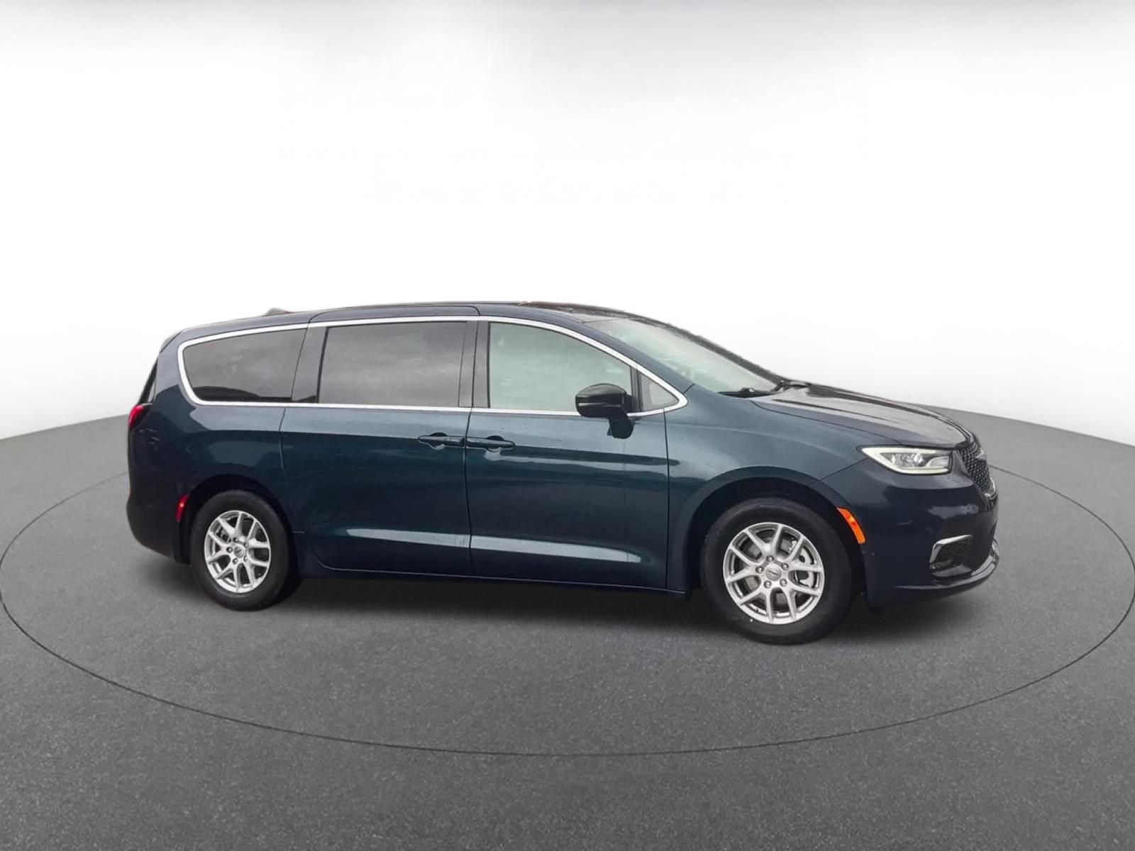 Thumbnail: 2025 Chrysler Pacifica - 2