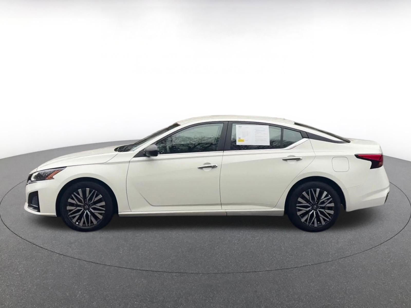 Thumbnail: 2025 Nissan Altima - 9