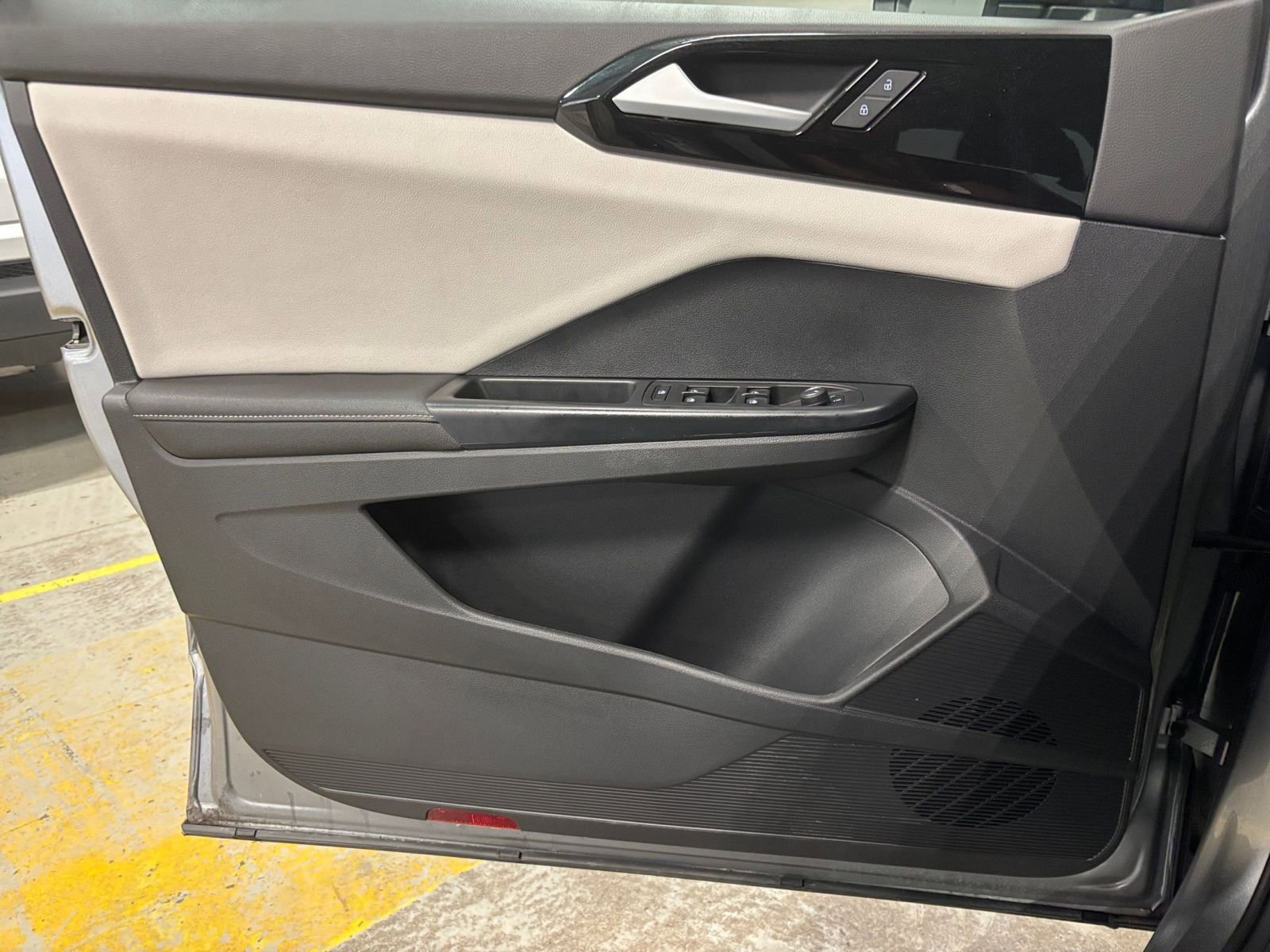 Thumbnail: 2025 Volkswagen Taos - 18