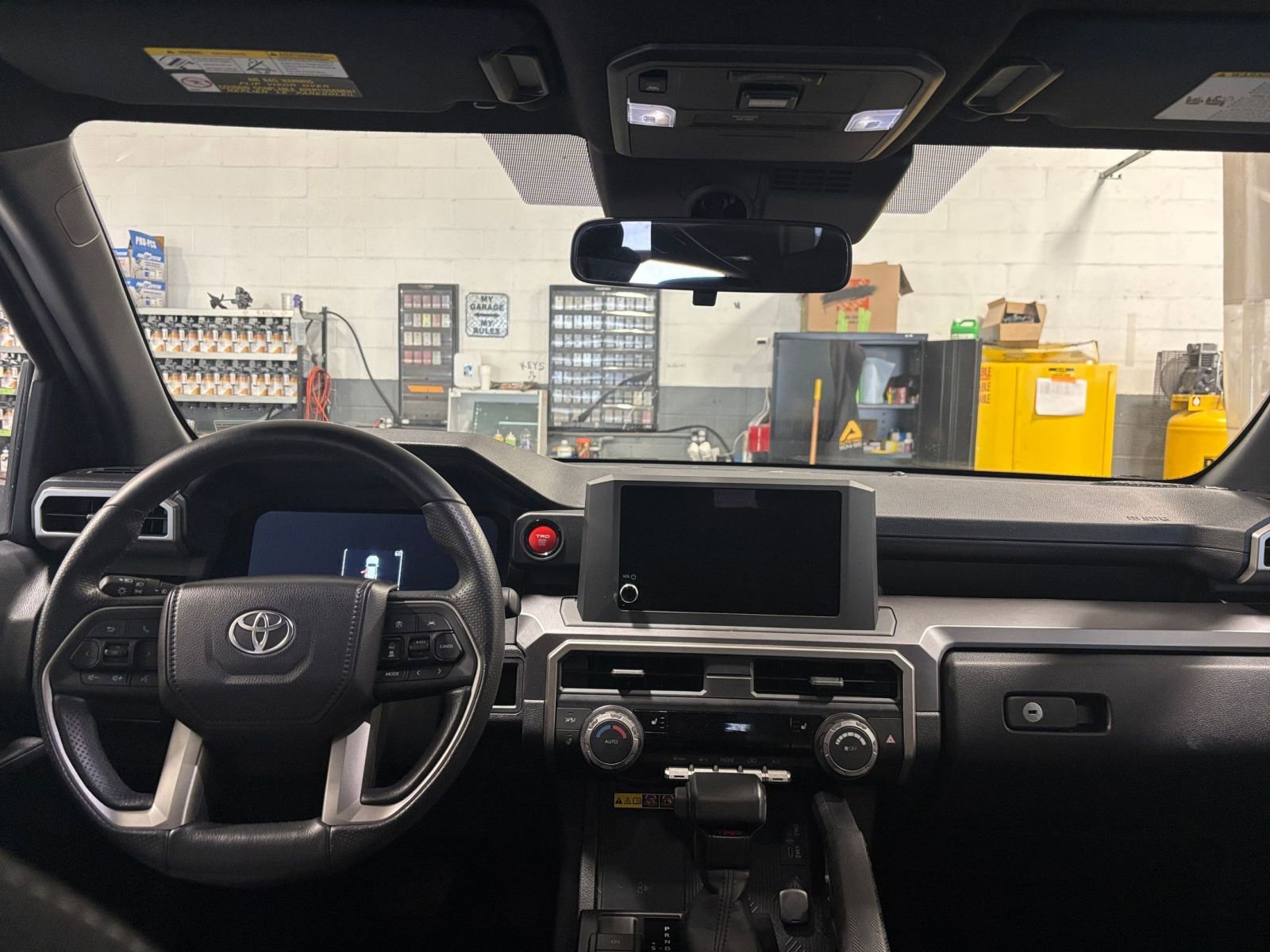 Thumbnail: 2025 Toyota 4Runner - 32