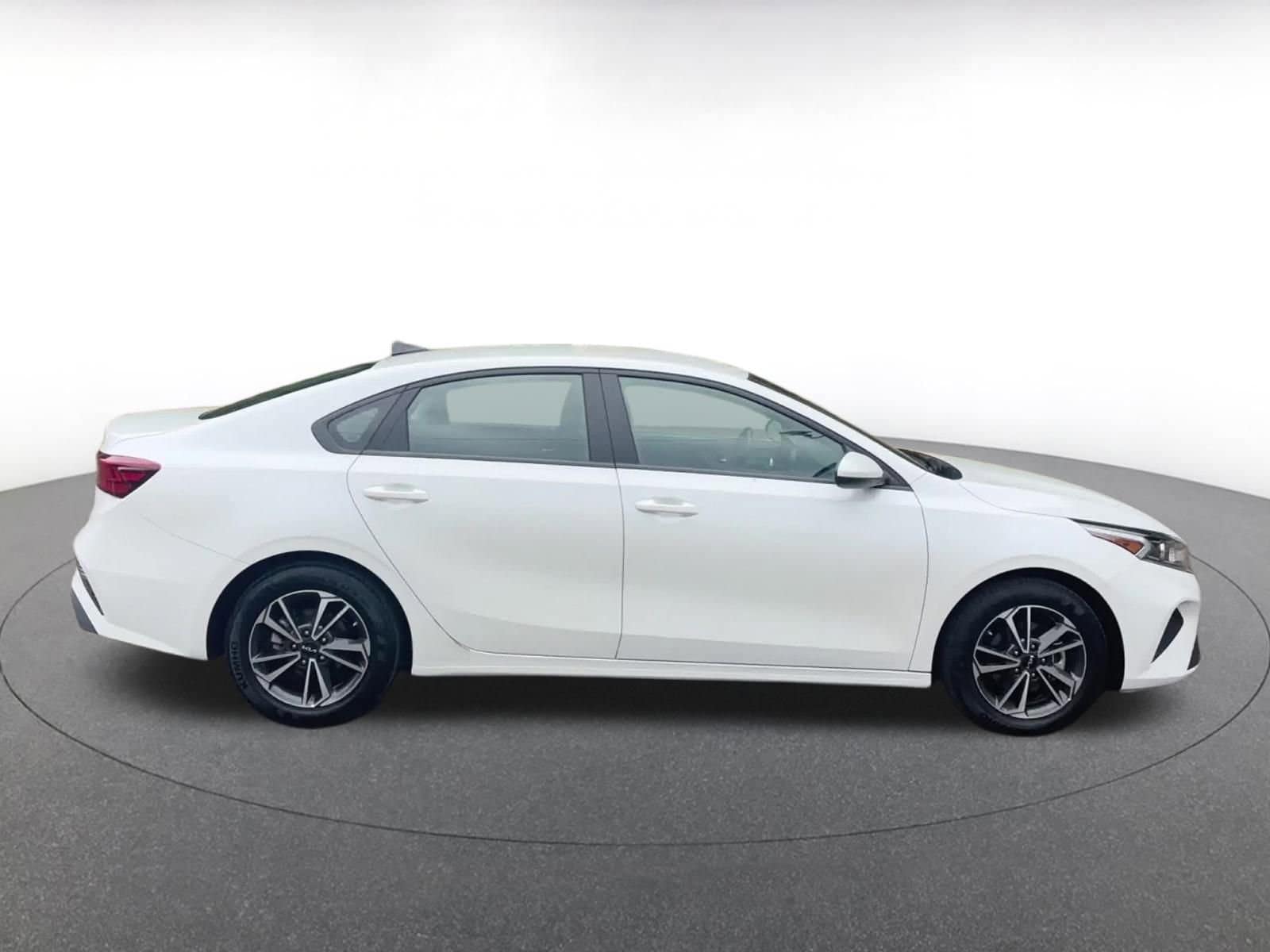 Thumbnail: 2024 Kia Forte - 16