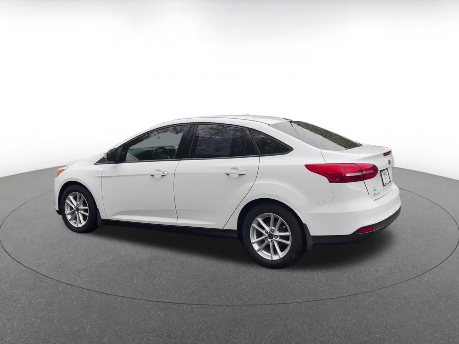 Thumbnail: 2017 Ford Focus - 10