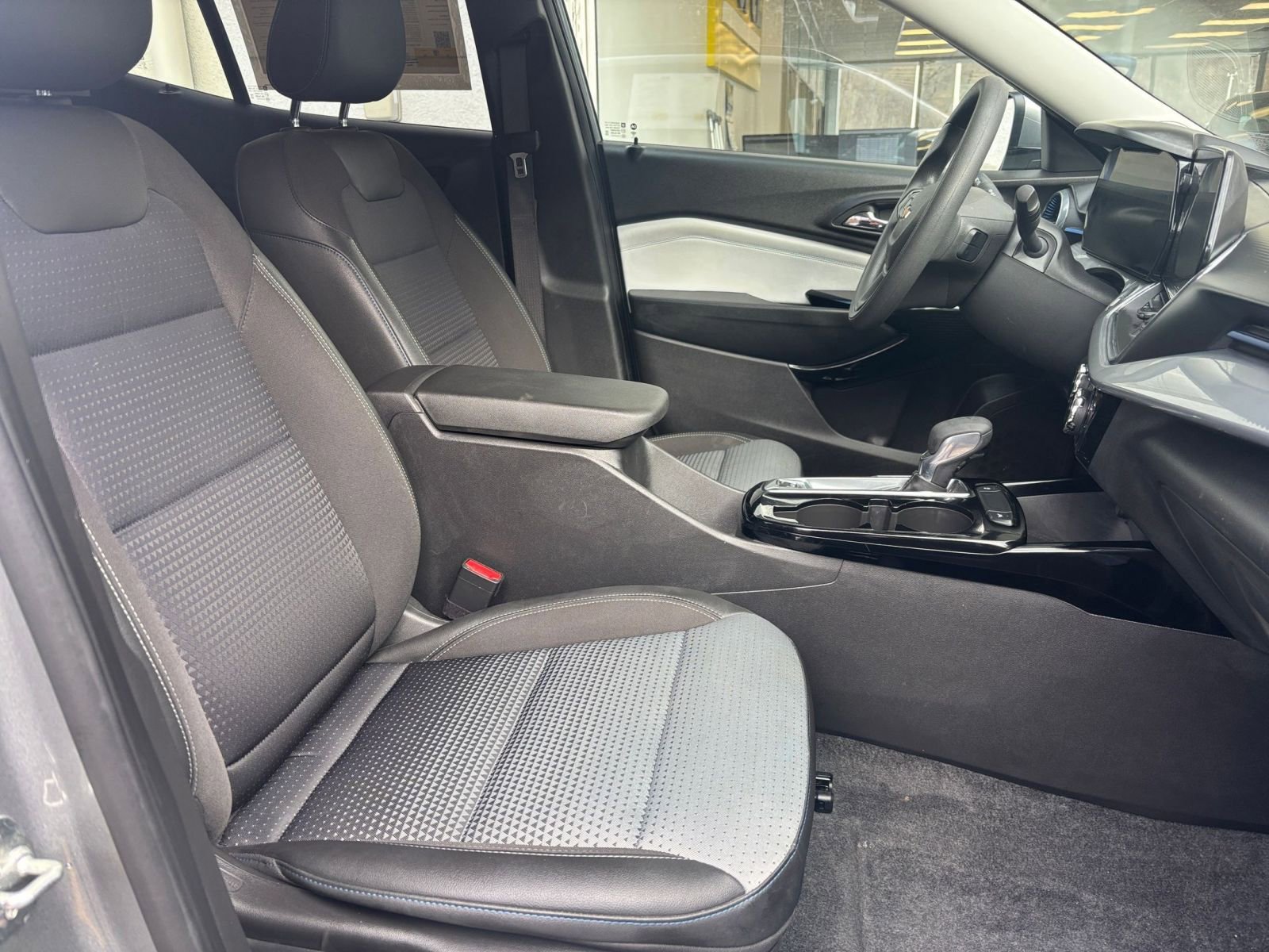 Thumbnail: 2025 Chevrolet Trax - 27