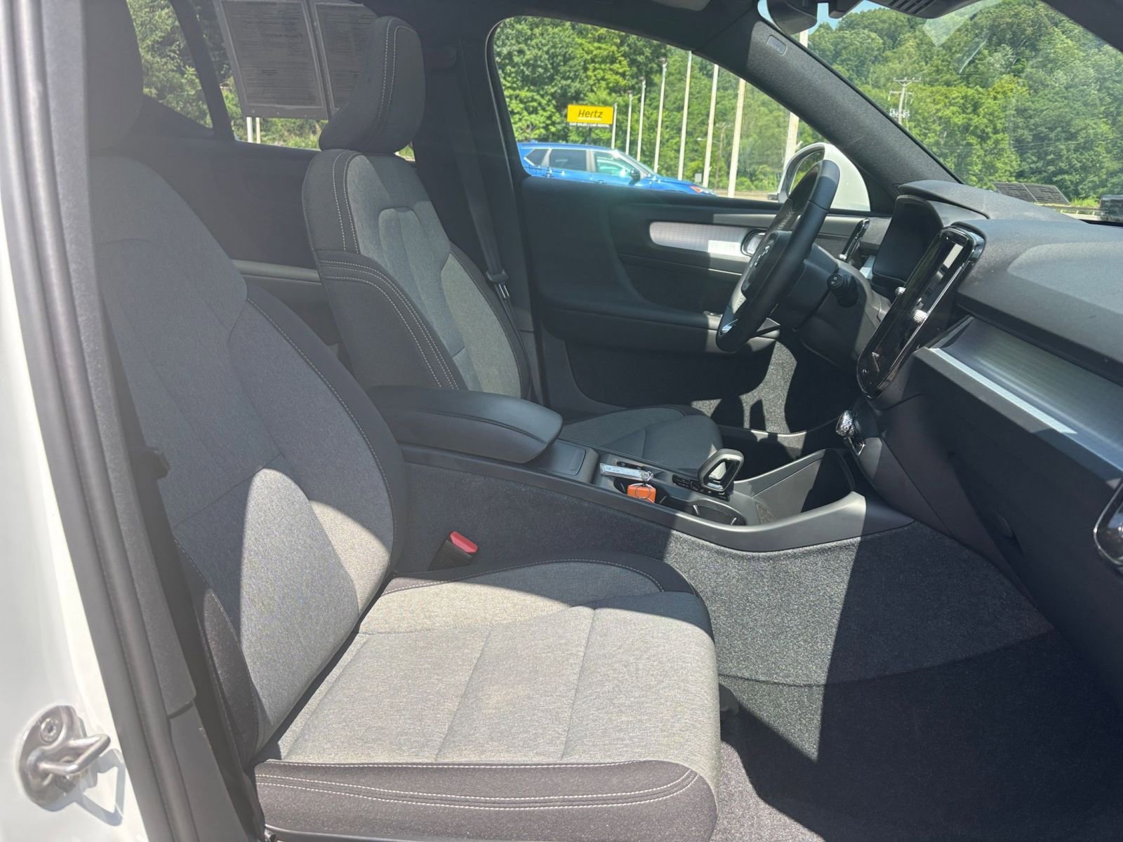 Thumbnail: 2024 Volvo XC40 - 29