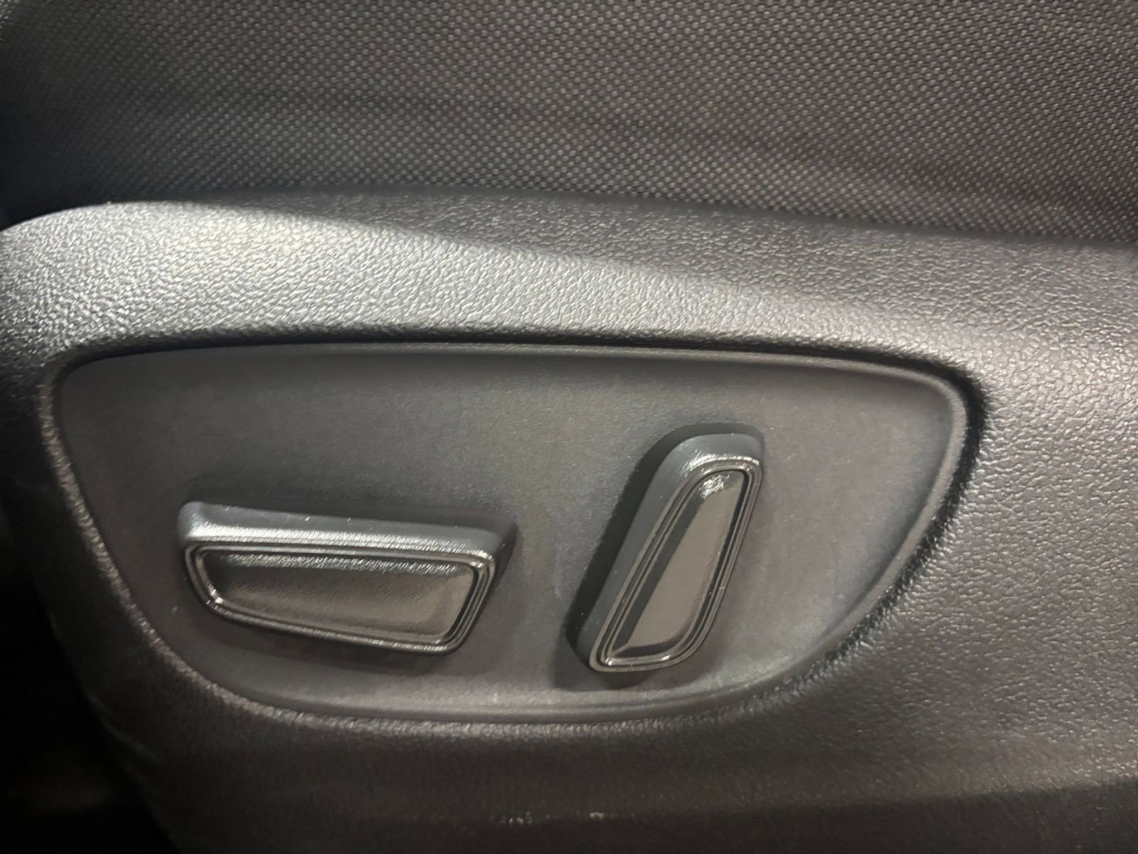 Thumbnail: 2025 Toyota Highlander - 25