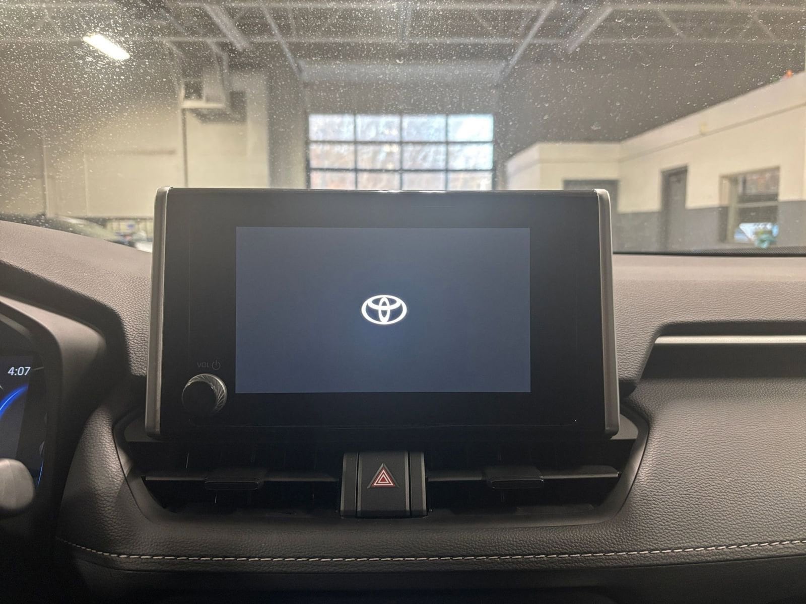 Thumbnail: 2025 Toyota RAV4 - 21