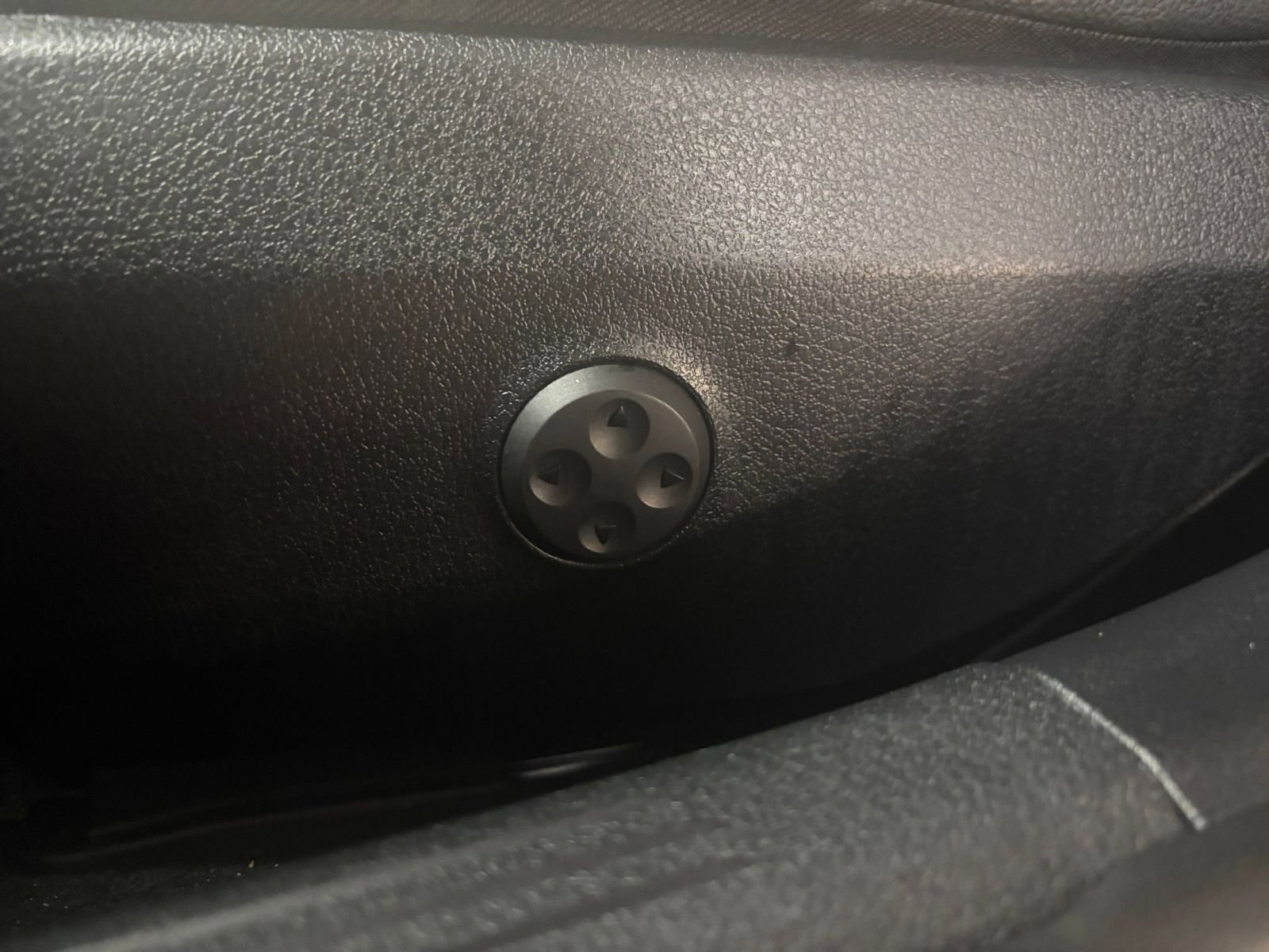 Thumbnail: 2024 Mercedes-Benz C-Class - 24